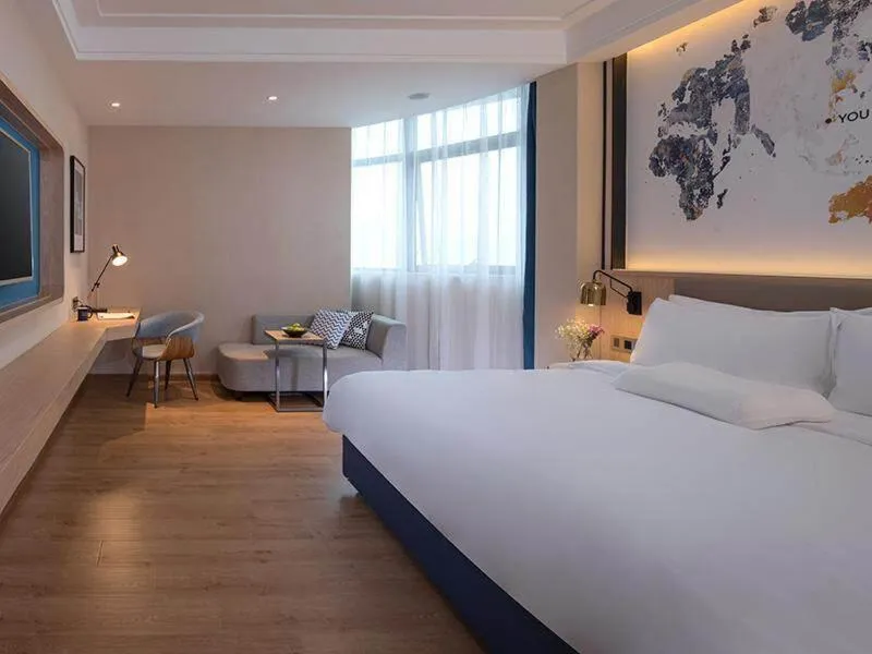 Bed in Kyriad Marvelous Hotel Heyuan Wanlong City