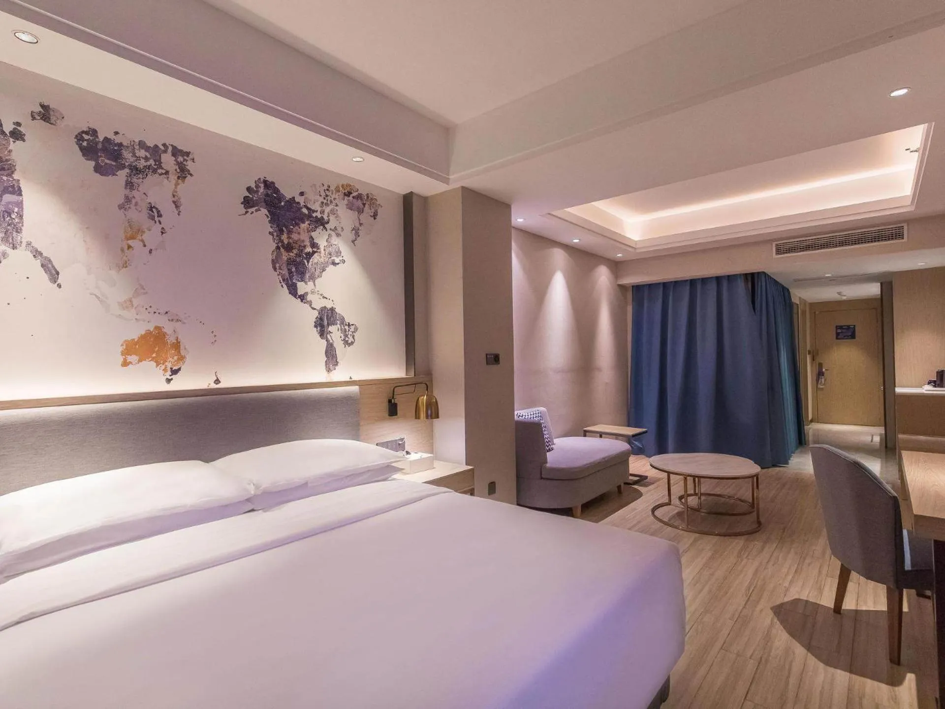 Bed in Kyriad Marvelous Hotel Shenzhen Linheng Plaza Liuyue Subway Station