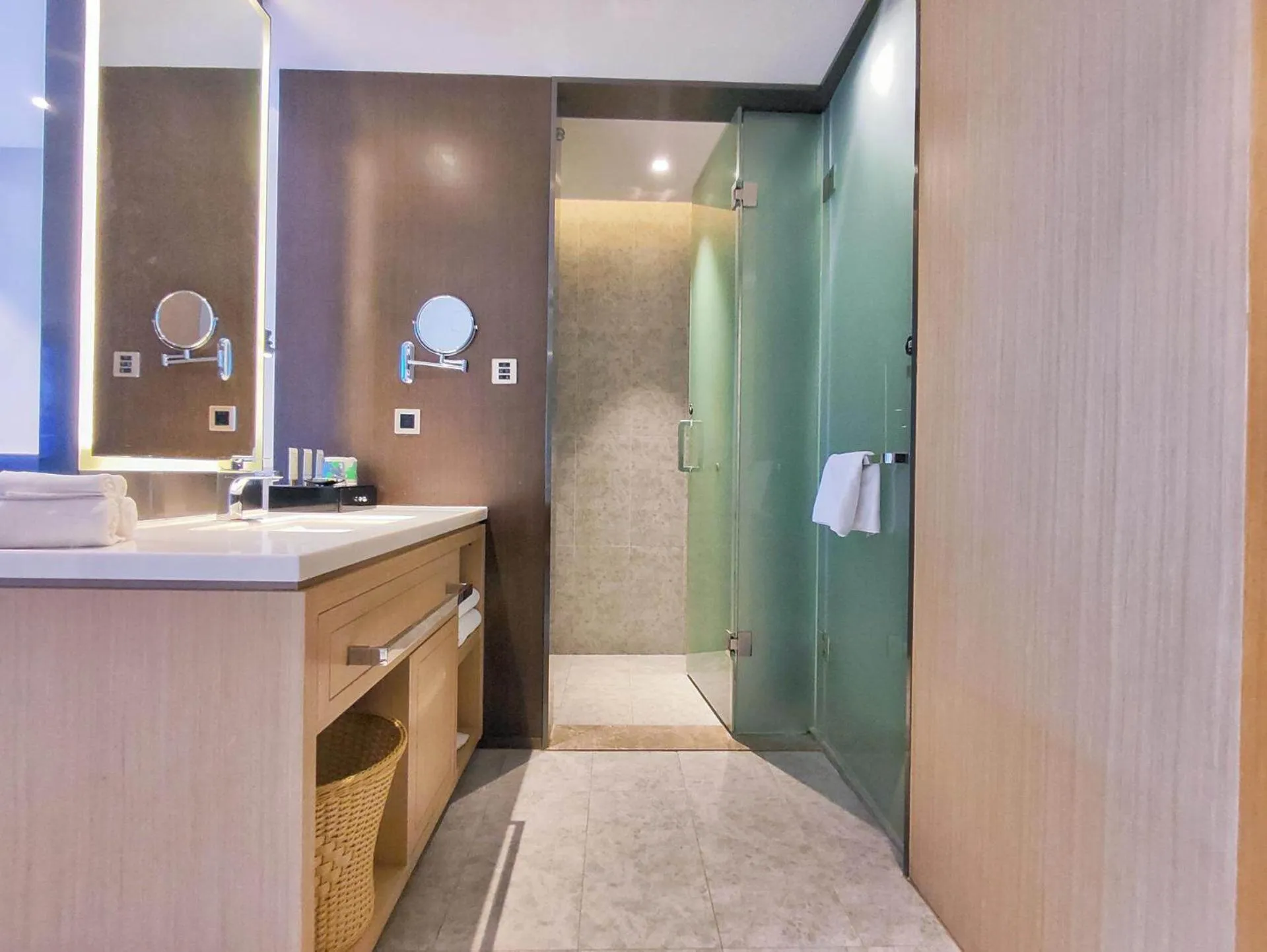 Campanile Shenzhen Longcheng Square Subway Station