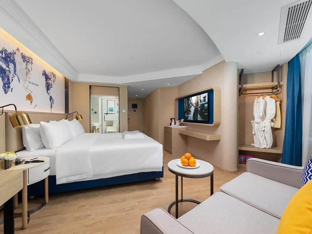 Bed in Kyriad Marvelous Hotel Shenzhen Nanlian Metro Station