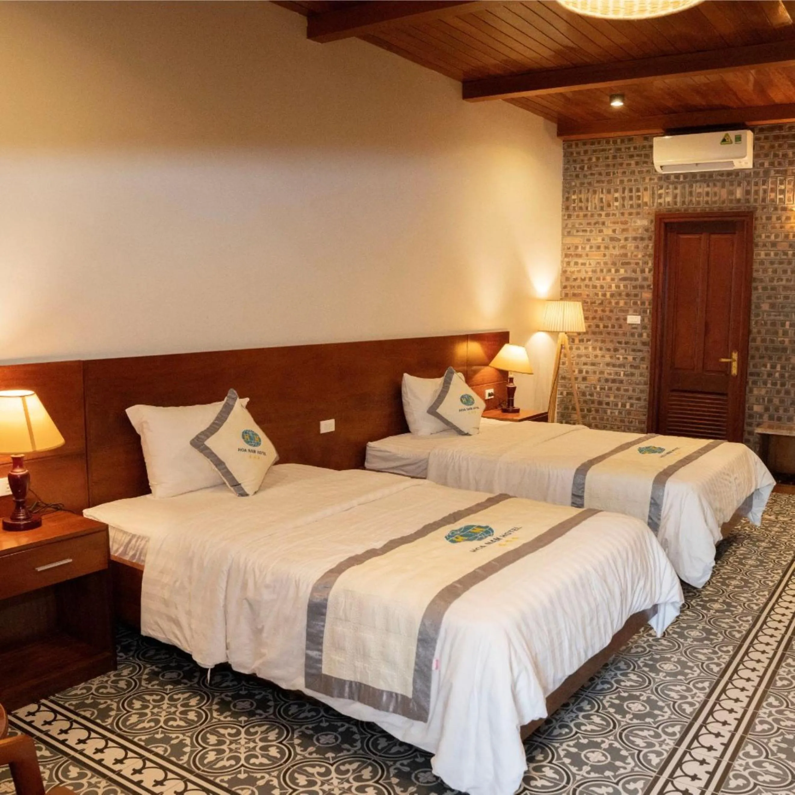 Bed in Hòa Nam Hotel