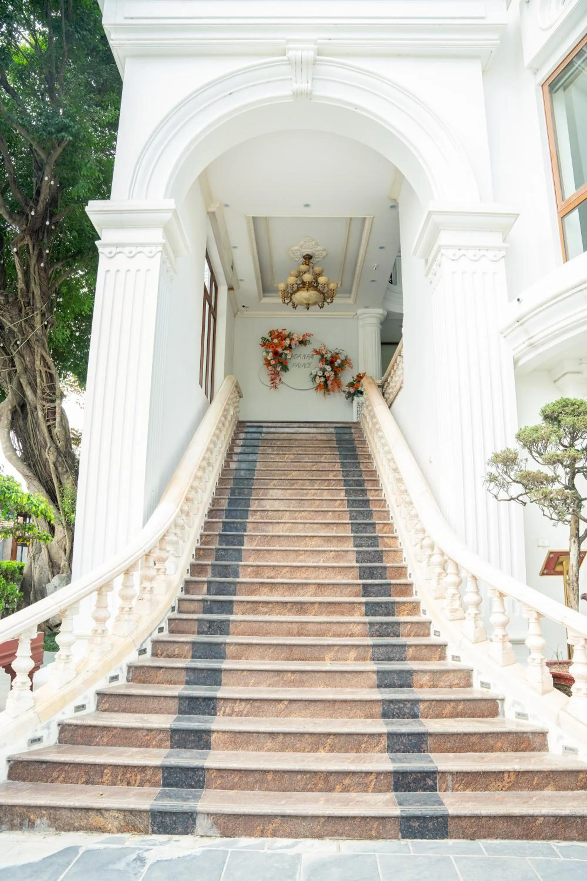 Restaurant/places to eat in Hòa Nam Hotel