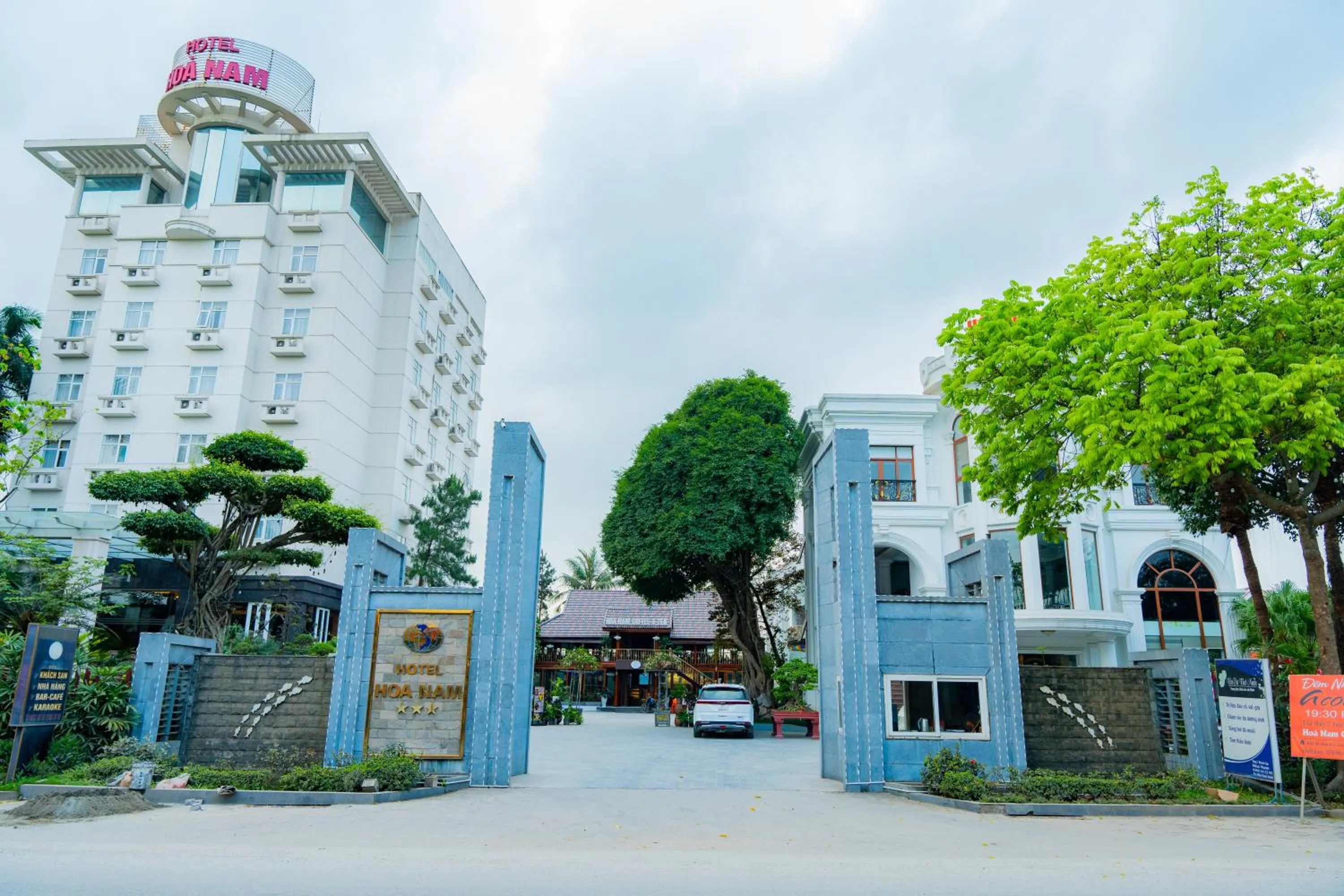 Property building in Hòa Nam Hotel