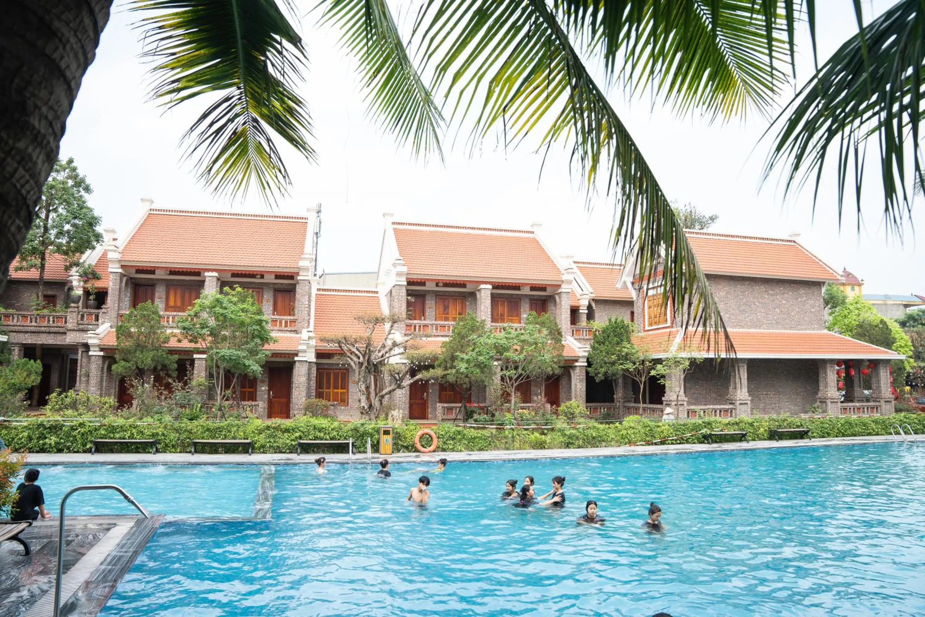 Swimming pool in Hòa Nam Hotel