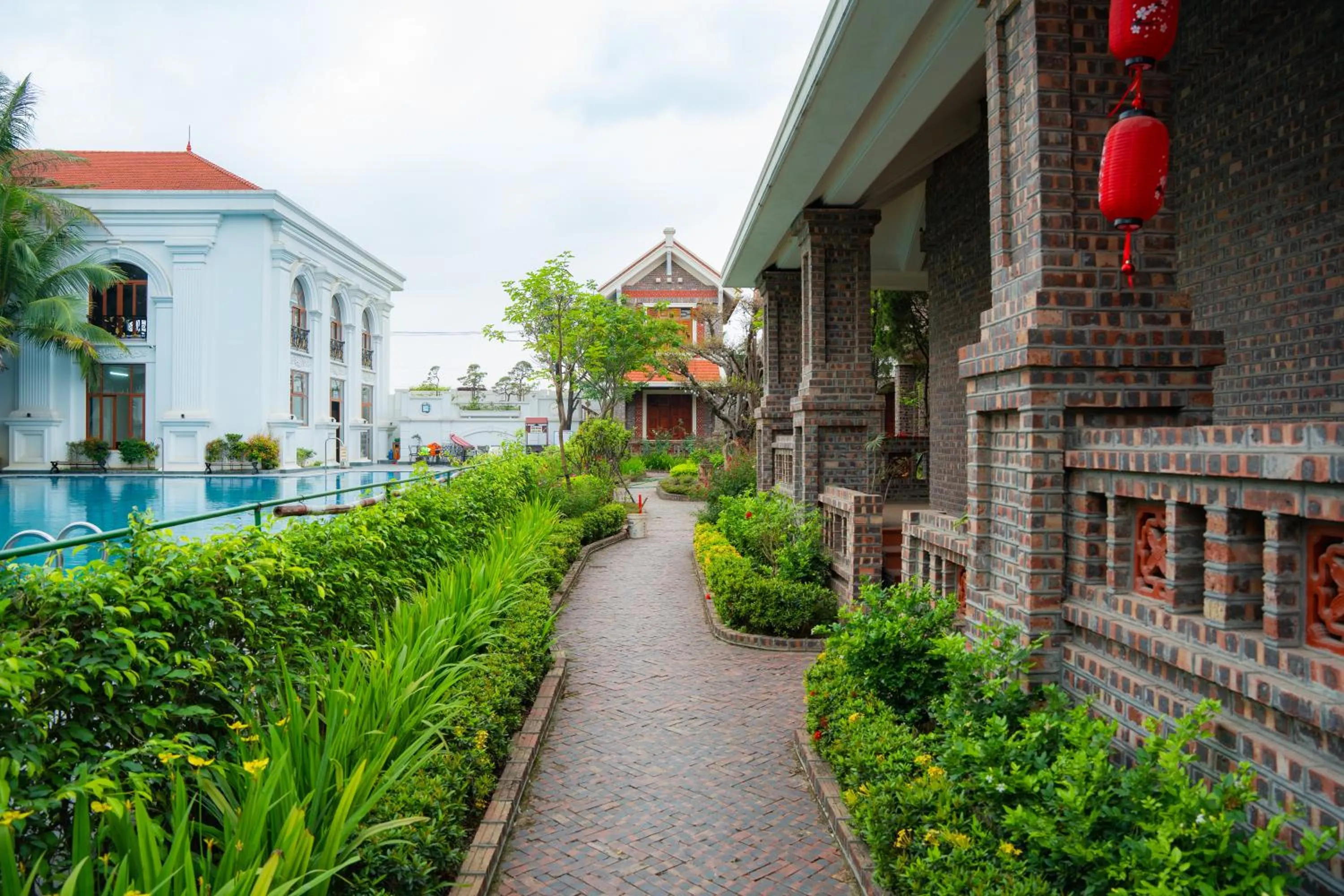 Garden in Hòa Nam Hotel