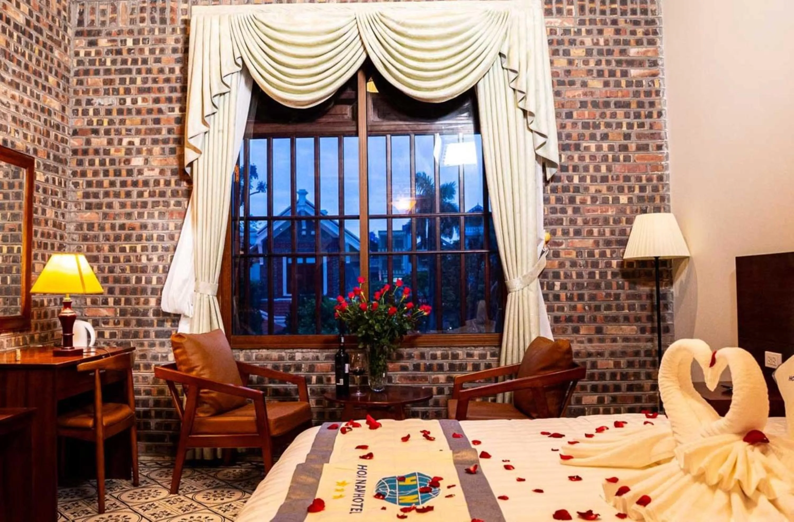 Bedroom, Bed in Hòa Nam Hotel