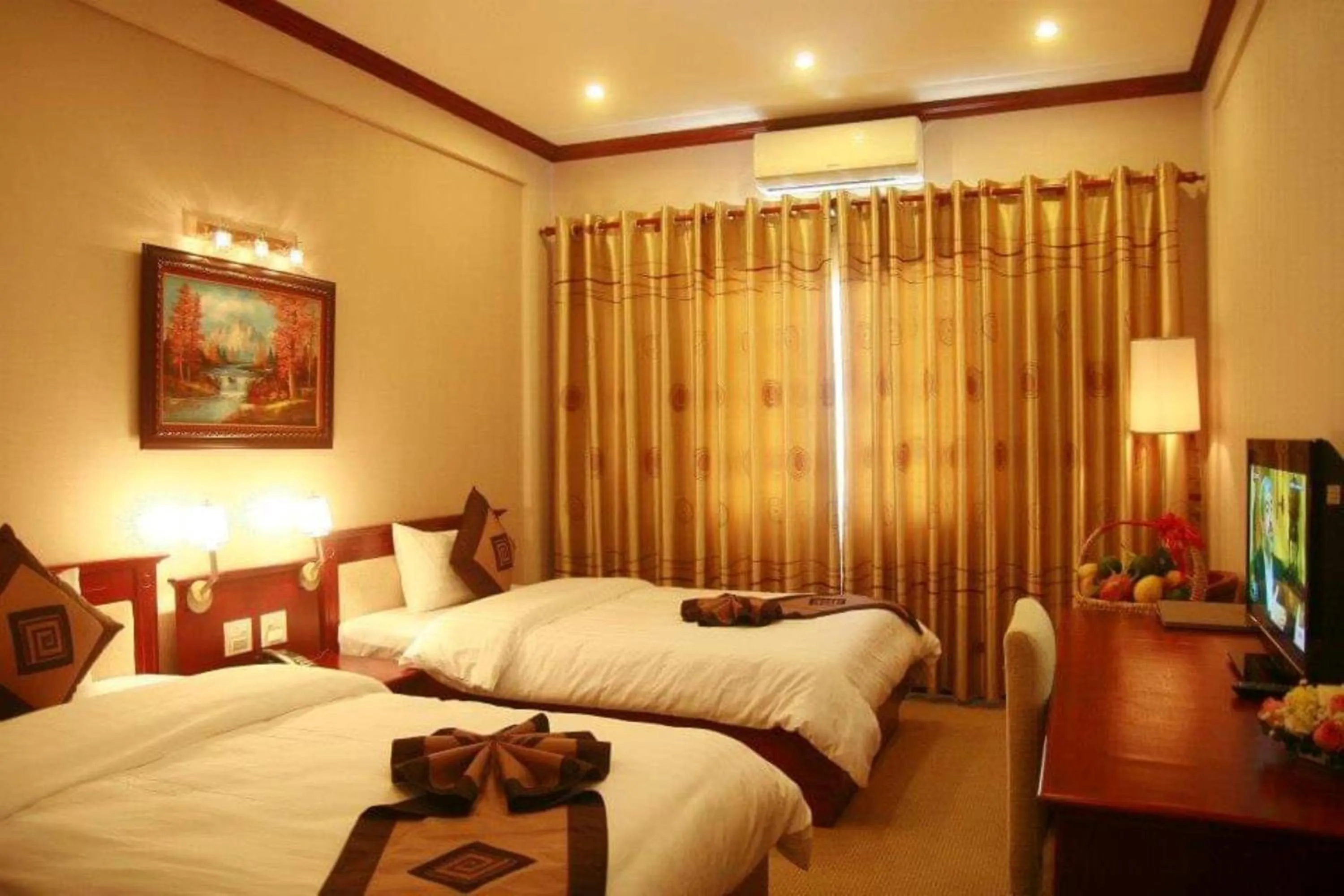 Bed in Hòa Nam Hotel