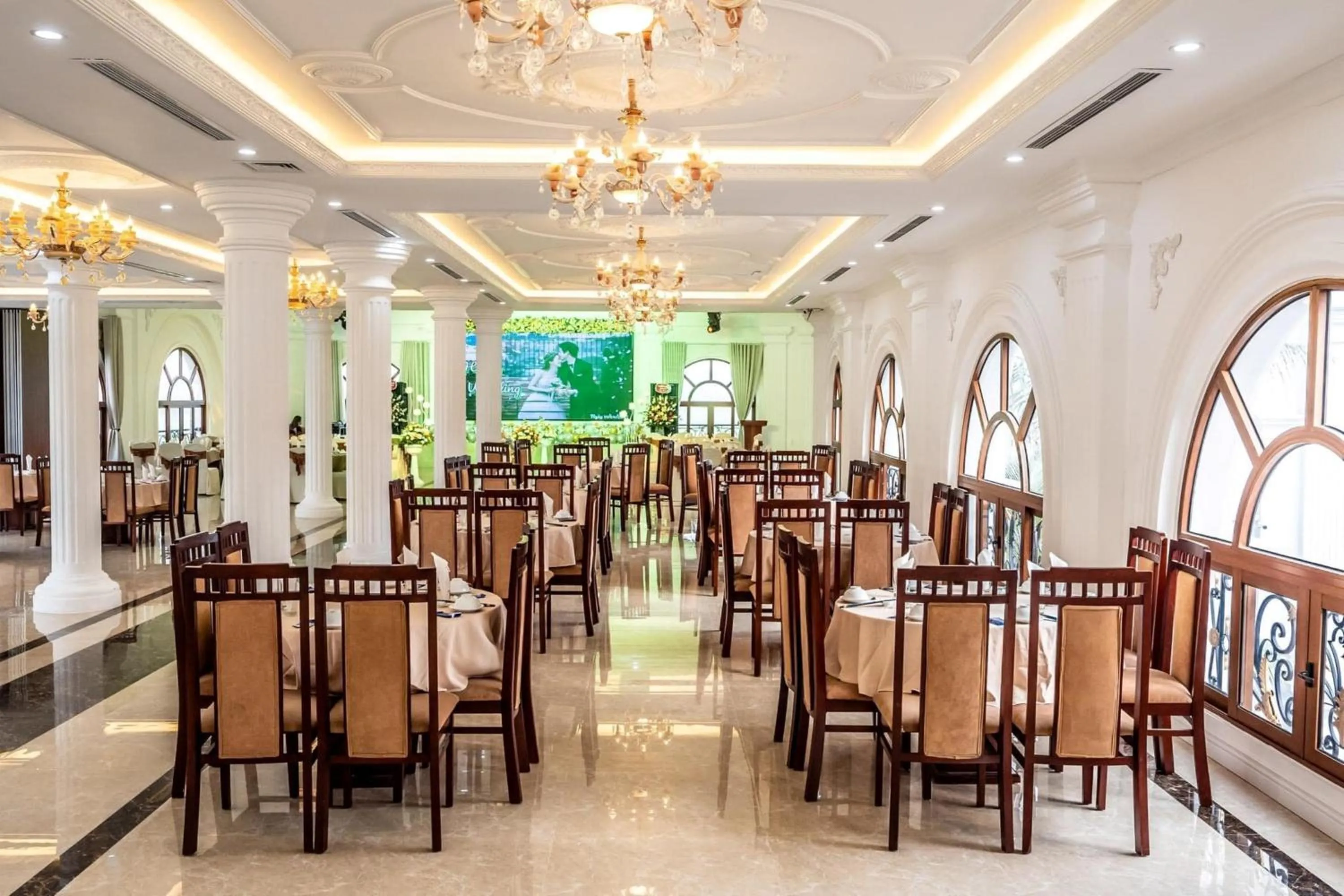 Restaurant/places to eat in Hòa Nam Hotel
