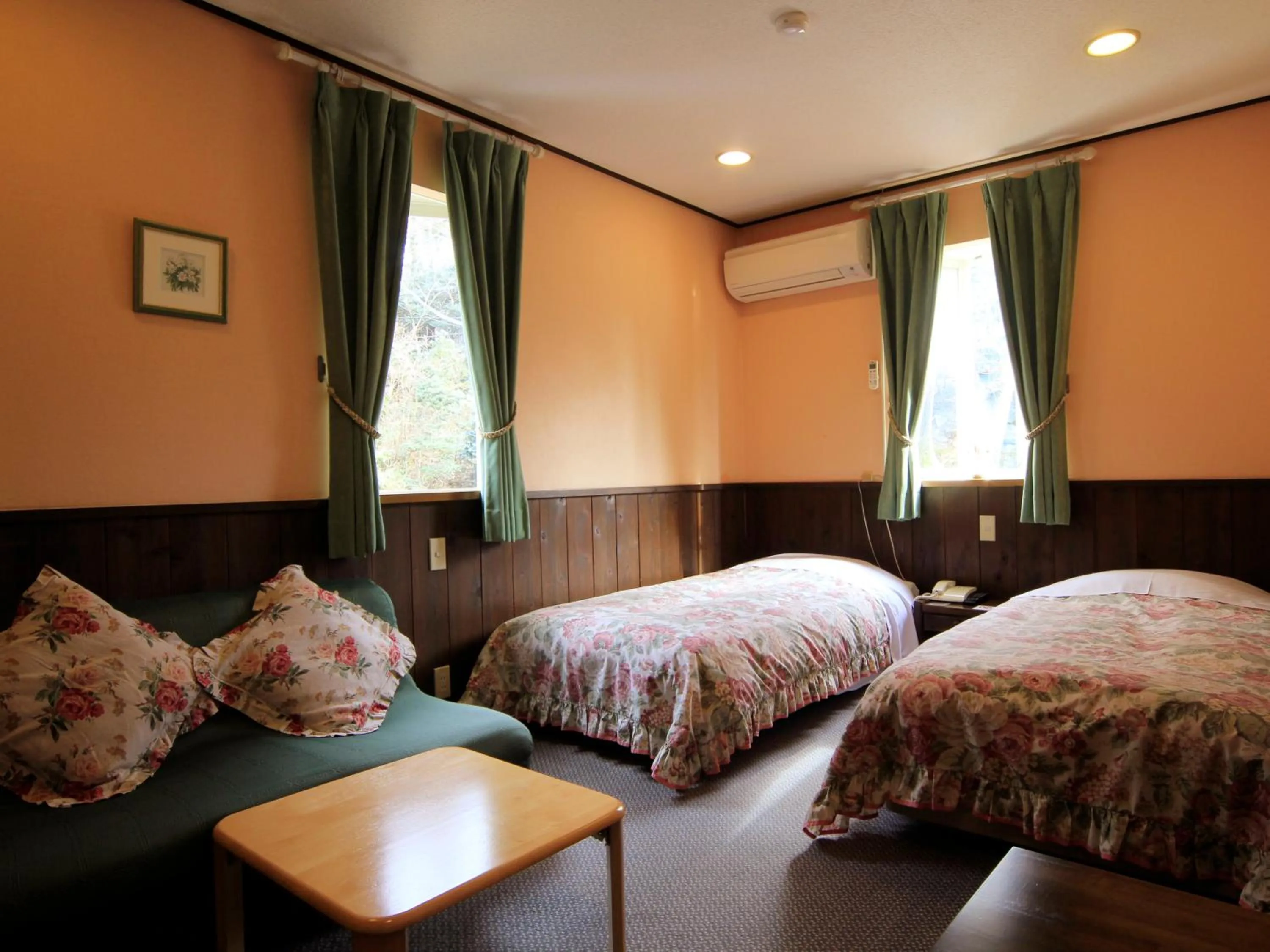 Photo of the whole room in Pension Margaret