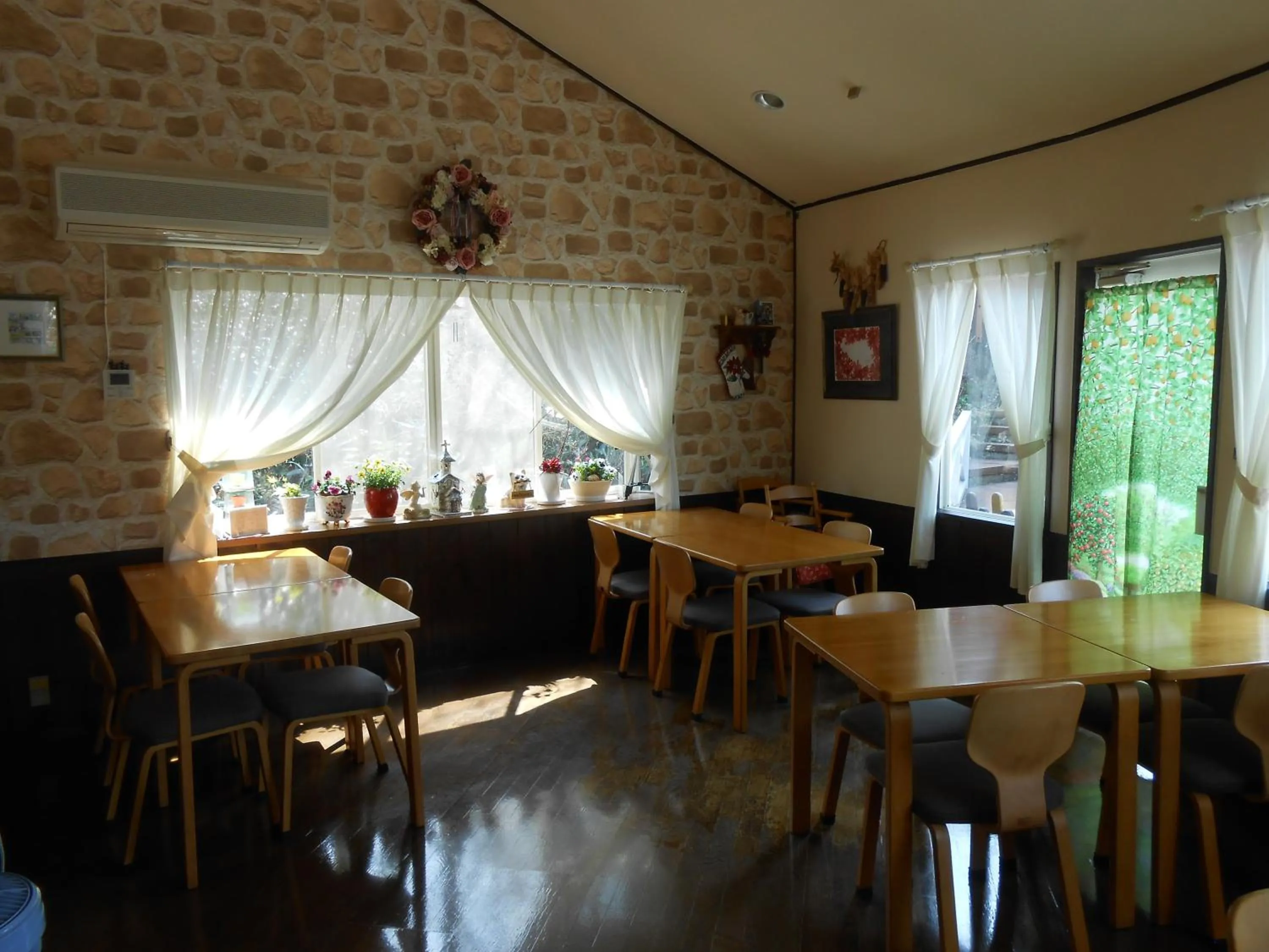 Restaurant/places to eat in Pension Margaret