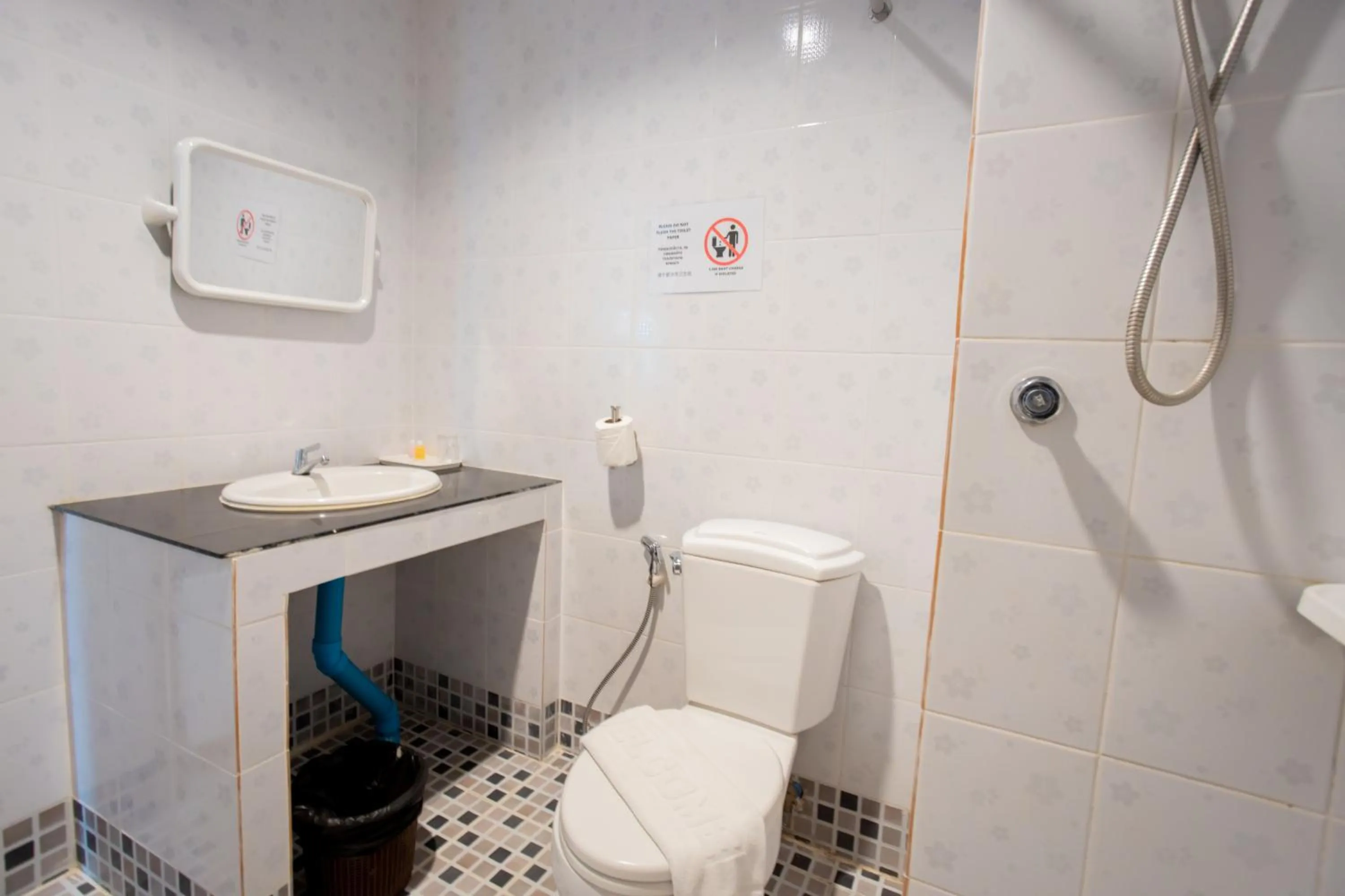 Toilet in Tri's Miracle Kata Beach Side