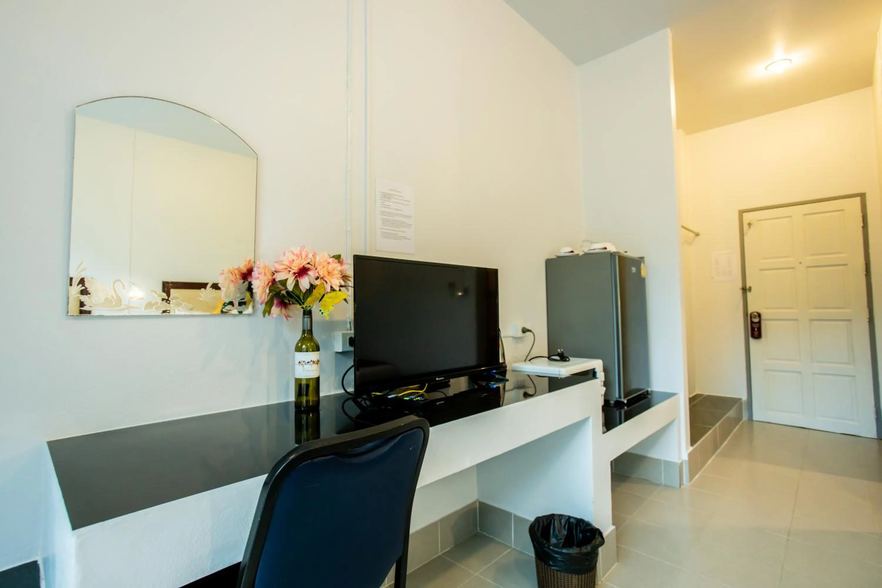 TV and multimedia in Tri's Miracle Kata Beach Side