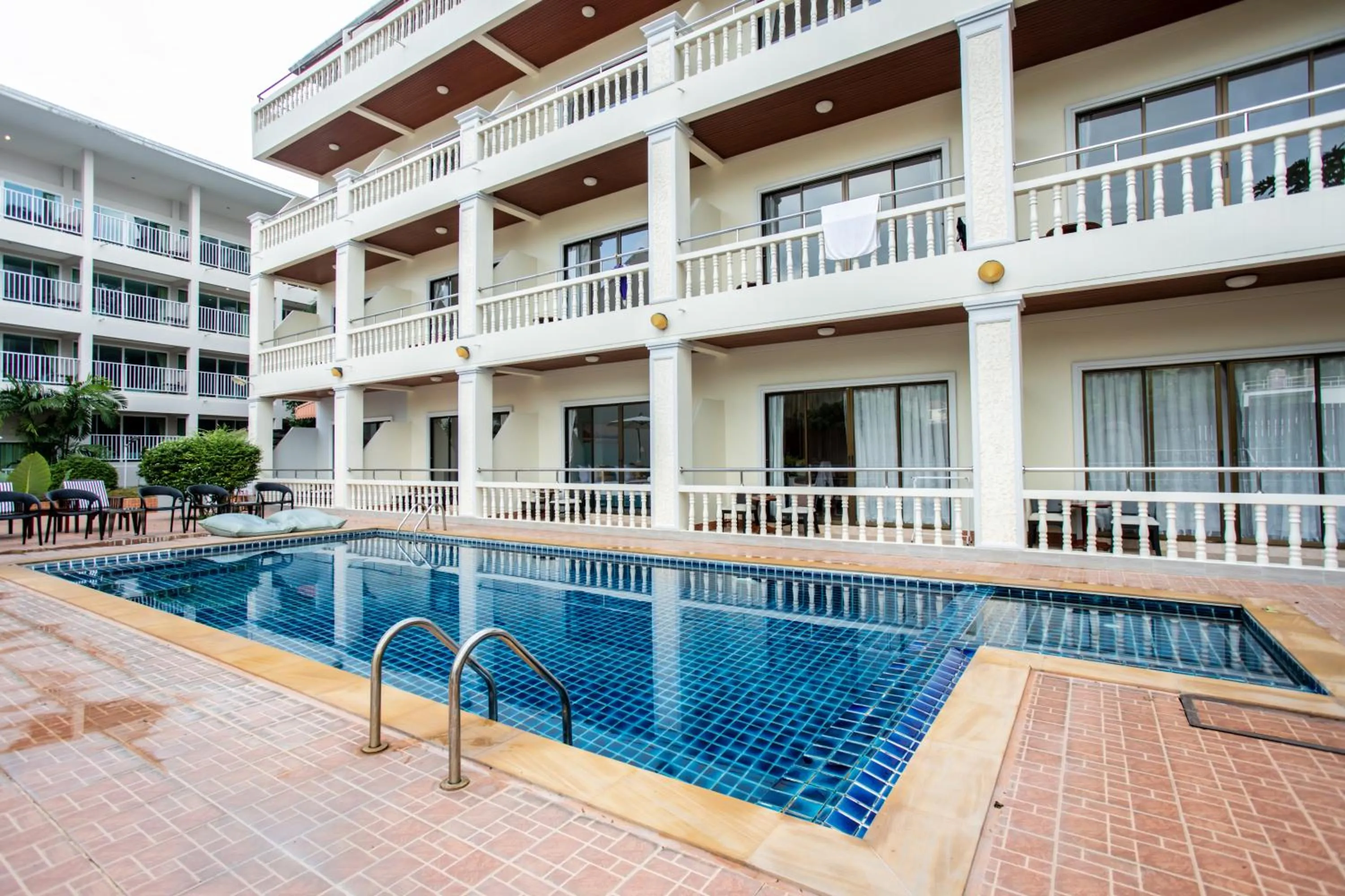 Swimming pool in Tri's Miracle Kata Beach Side