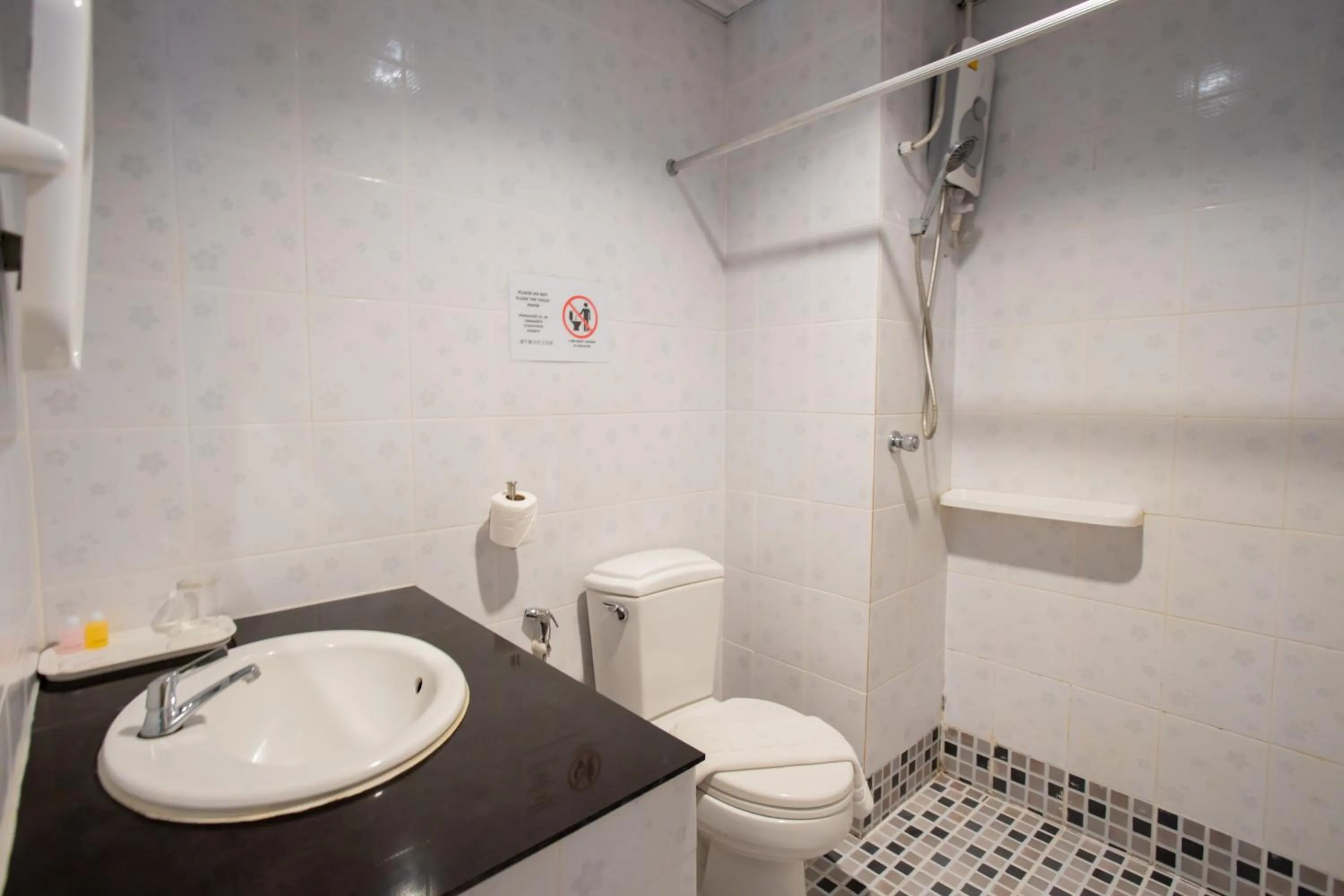 Toilet in Tri's Miracle Kata Beach Side