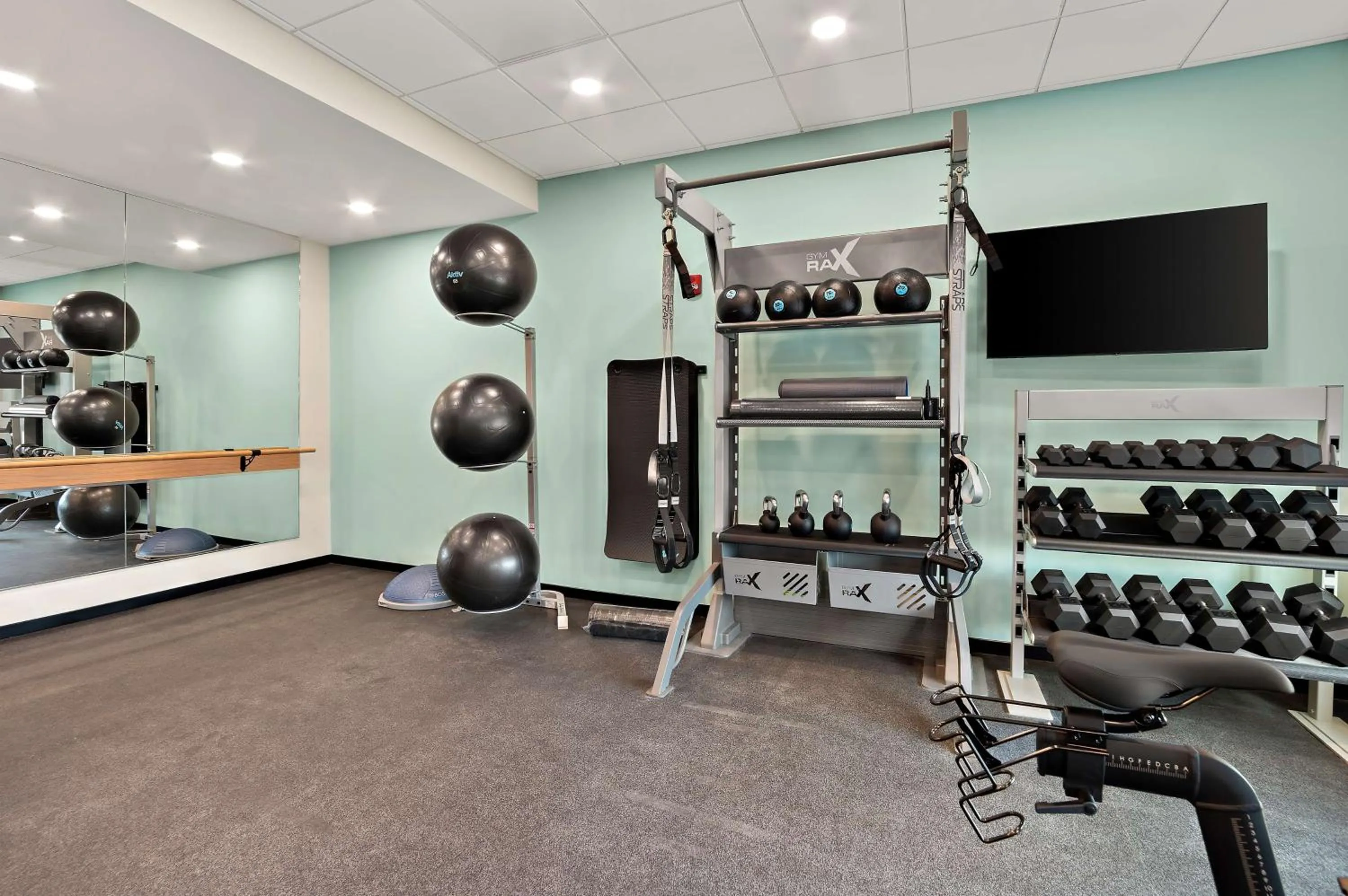 Fitness centre/facilities in Tru By Hilton Santee