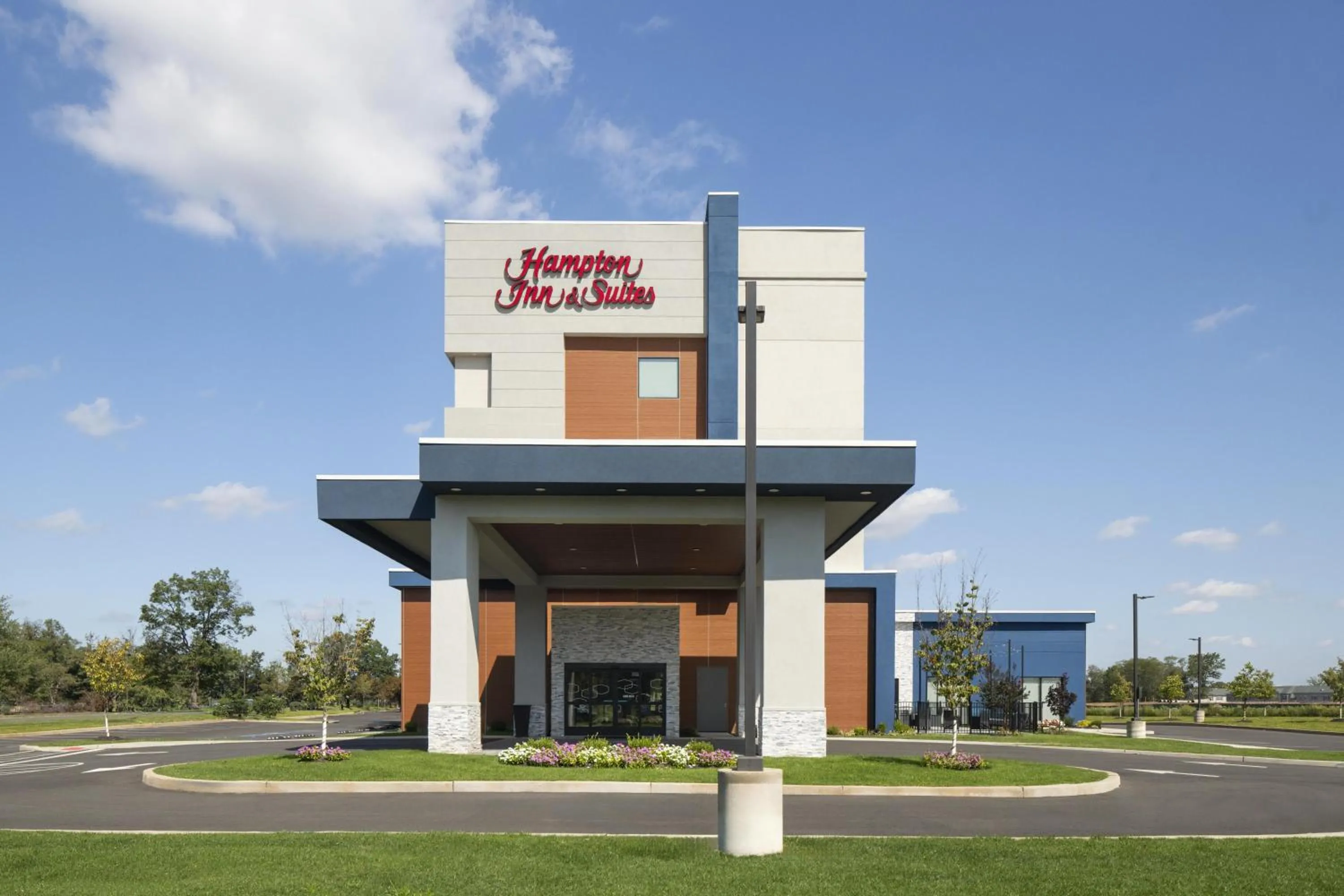 Property building in Hampton Inn & Suites Somerset