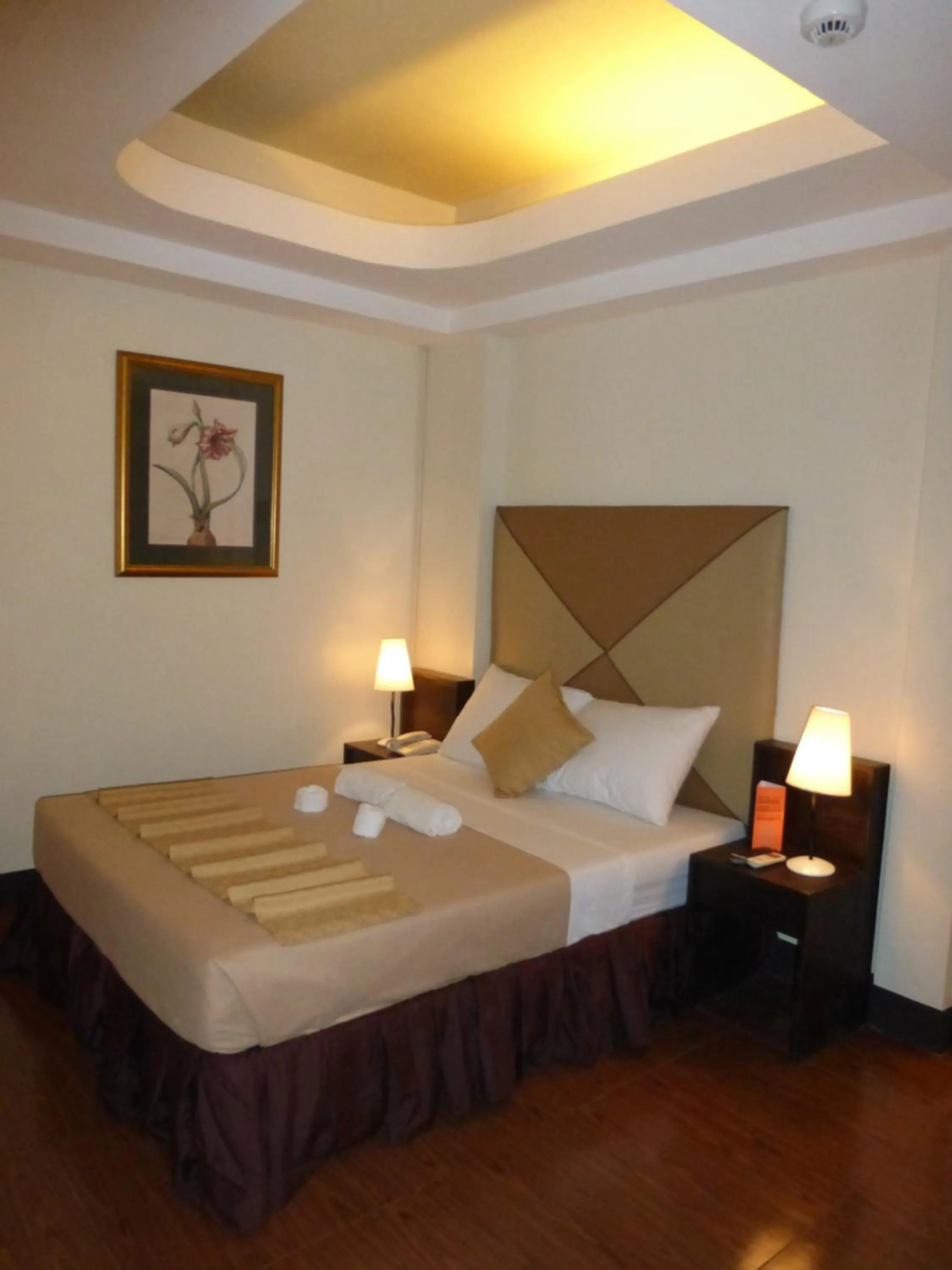 Bedroom, Bed in Silver Oaks Suites & Hotel