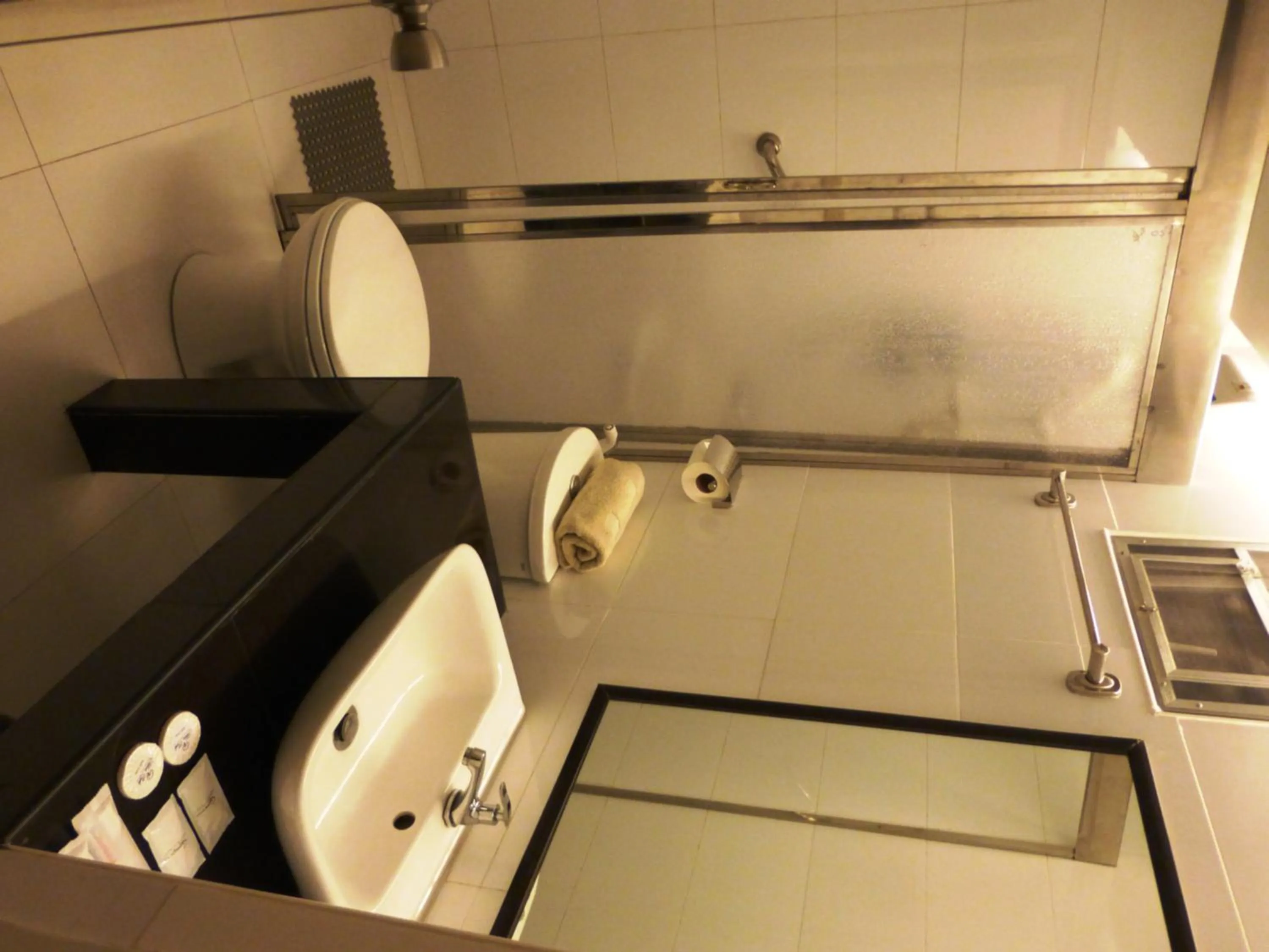 Bathroom in Silver Oaks Suites & Hotel