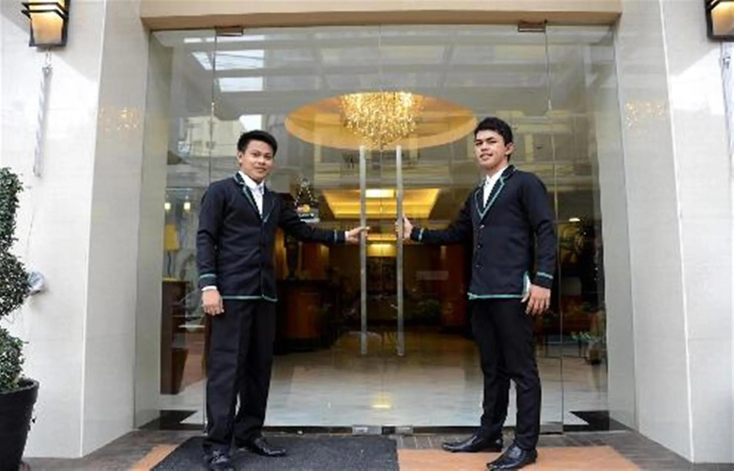 Facade/entrance in Silver Oaks Suites & Hotel