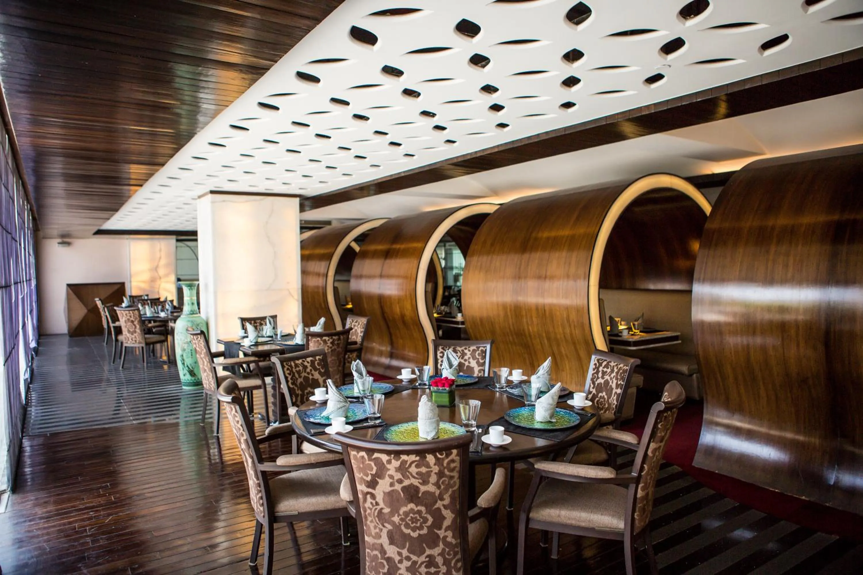 Restaurant/places to eat in The Deltin