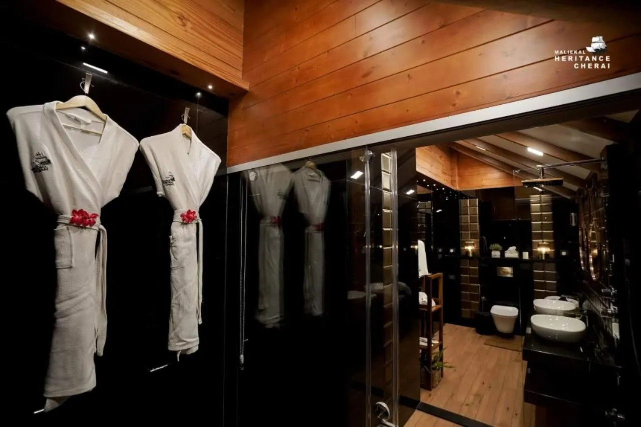 Bathroom in Maliekal Heritance Cherai Beach Cochin