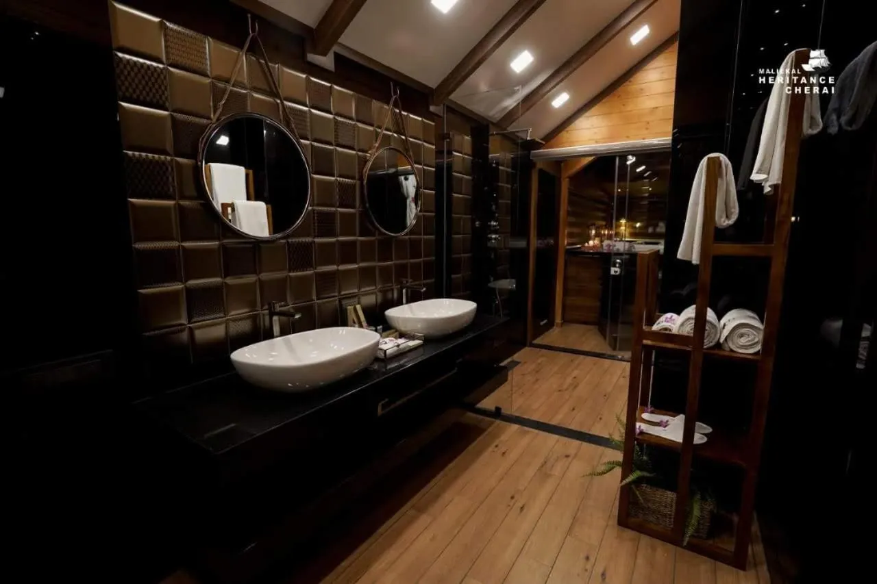 Bathroom in Maliekal Heritance Cherai Beach Cochin