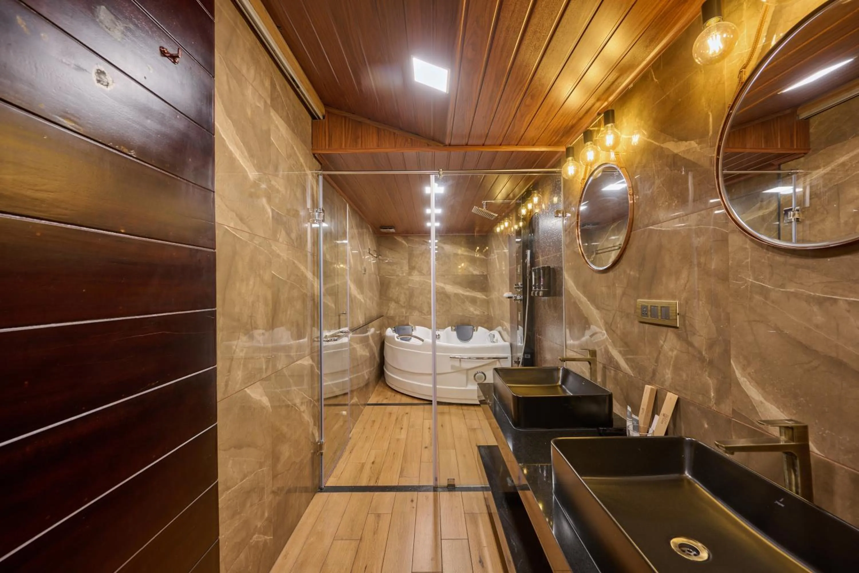 Maliekal Heritance Cherai Beach Cochin