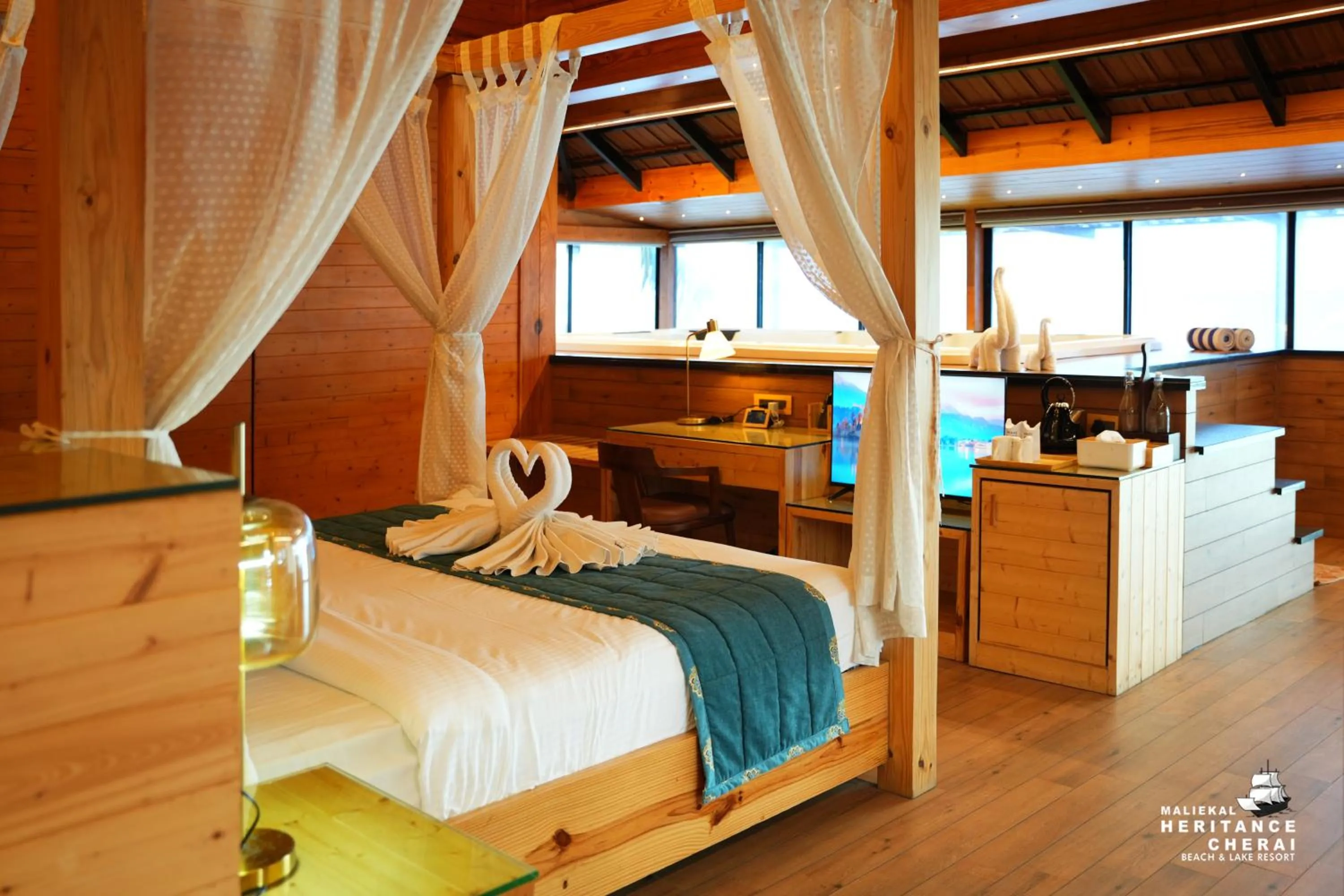 Bed in Maliekal Heritance Cherai Beach Cochin