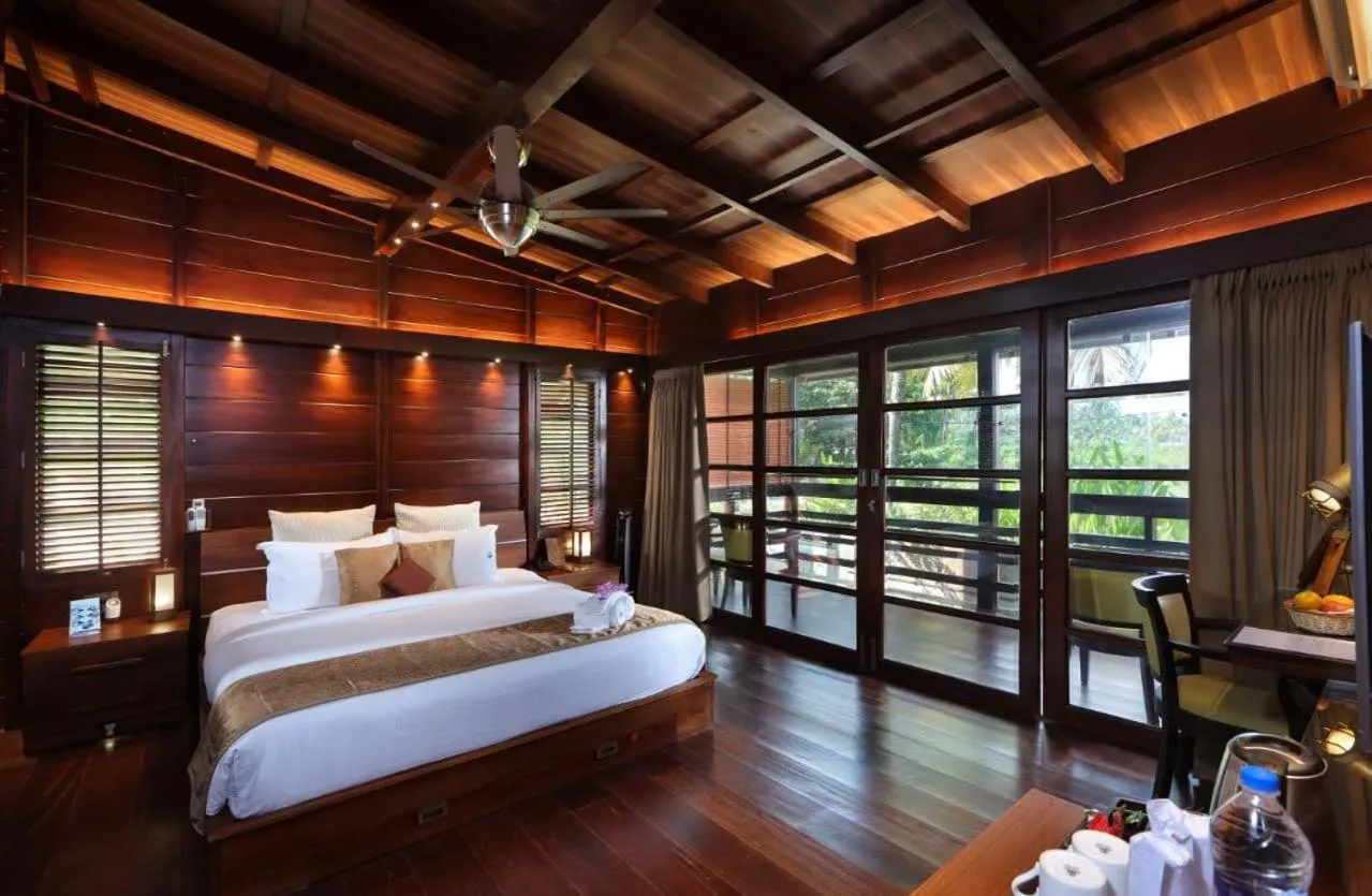 Photo of the whole room, Bed in Maliekal Heritance Cherai Beach Cochin