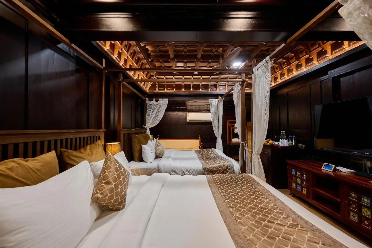 Bed in Maliekal Heritance Cherai Beach Cochin