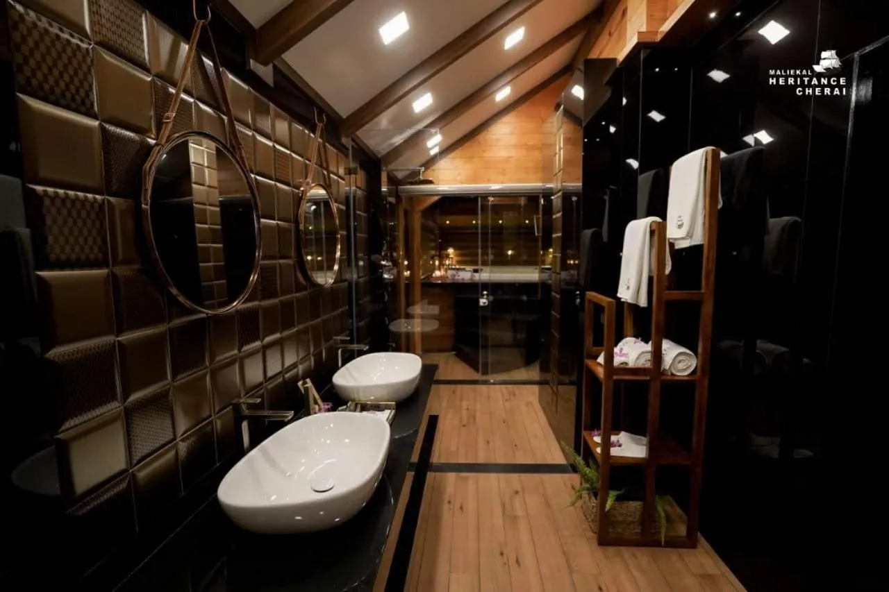Bathroom in Maliekal Heritance Cherai Beach Cochin