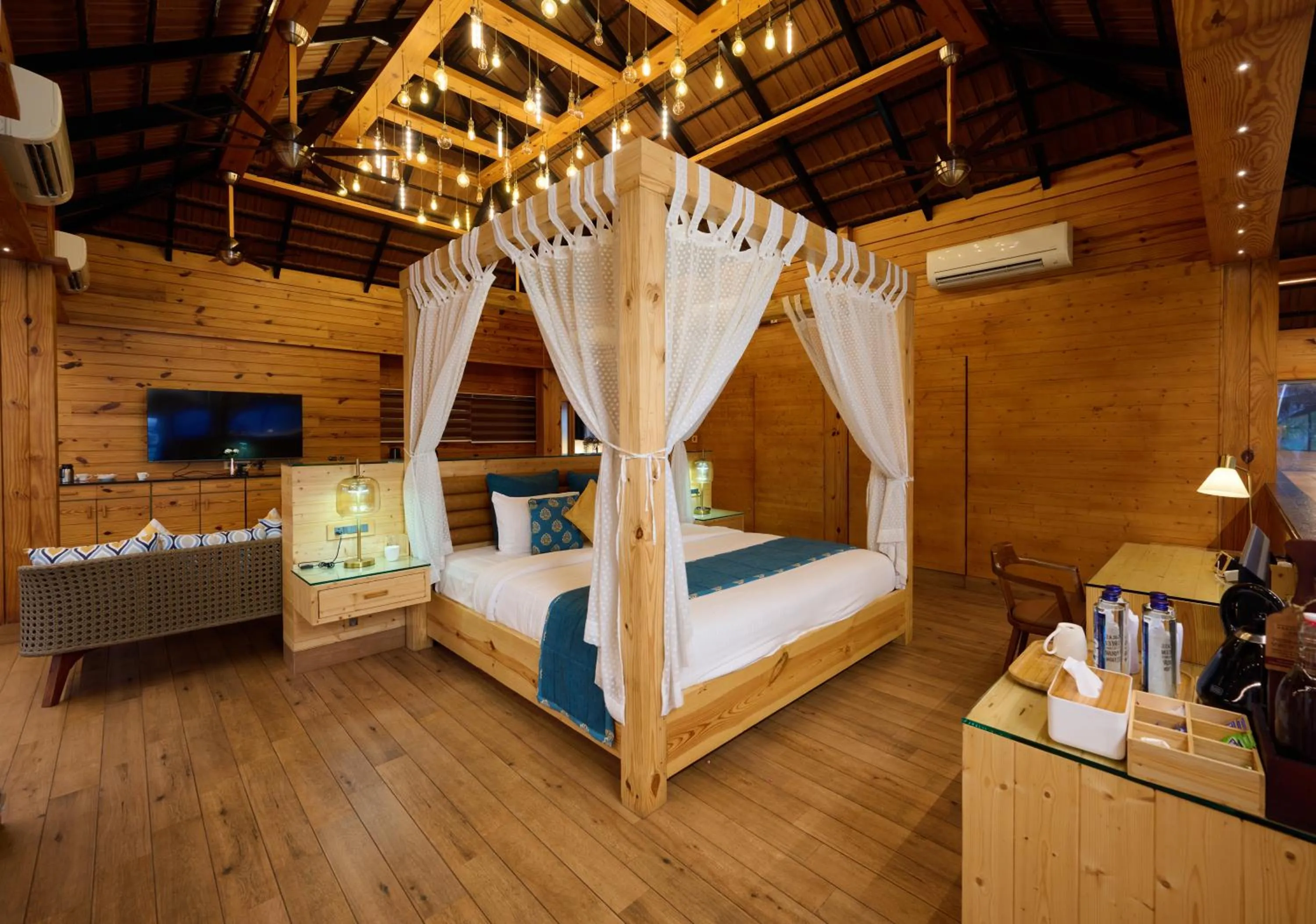 Bed in Maliekal Heritance Cherai Beach Cochin