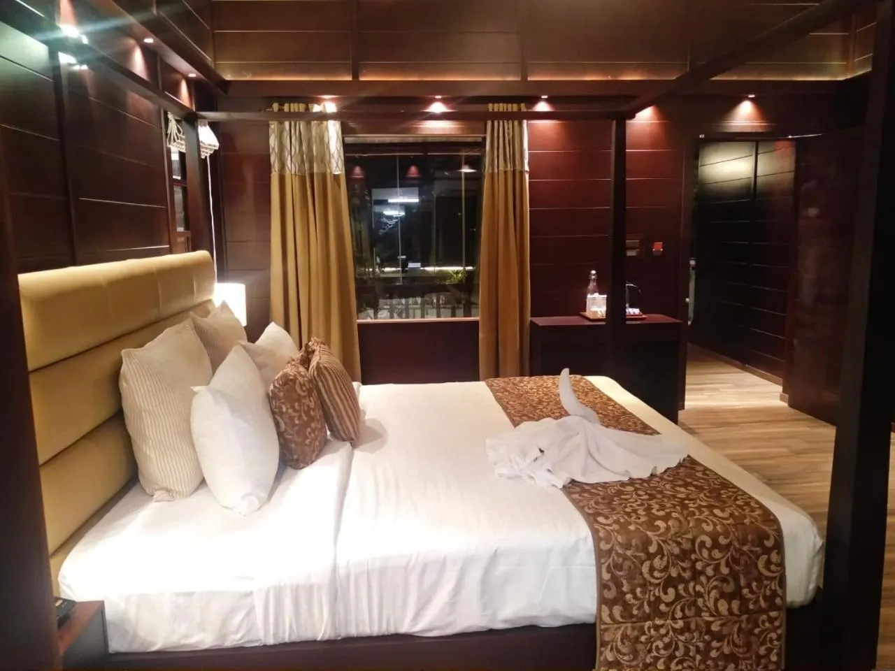 cot, Bed in Maliekal Heritance Cherai Beach Cochin