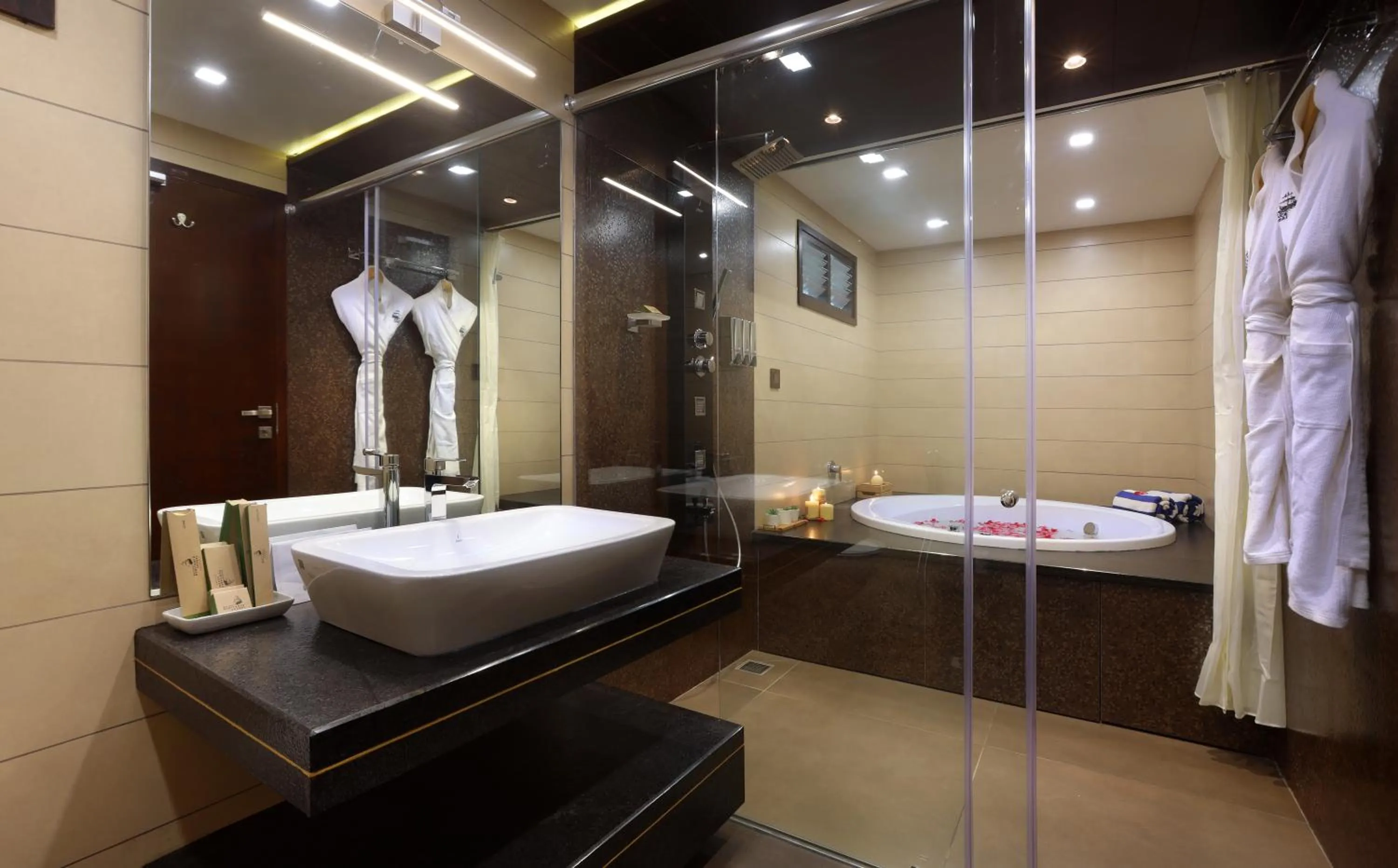 Shower in Maliekal Heritance Cherai Beach Cochin