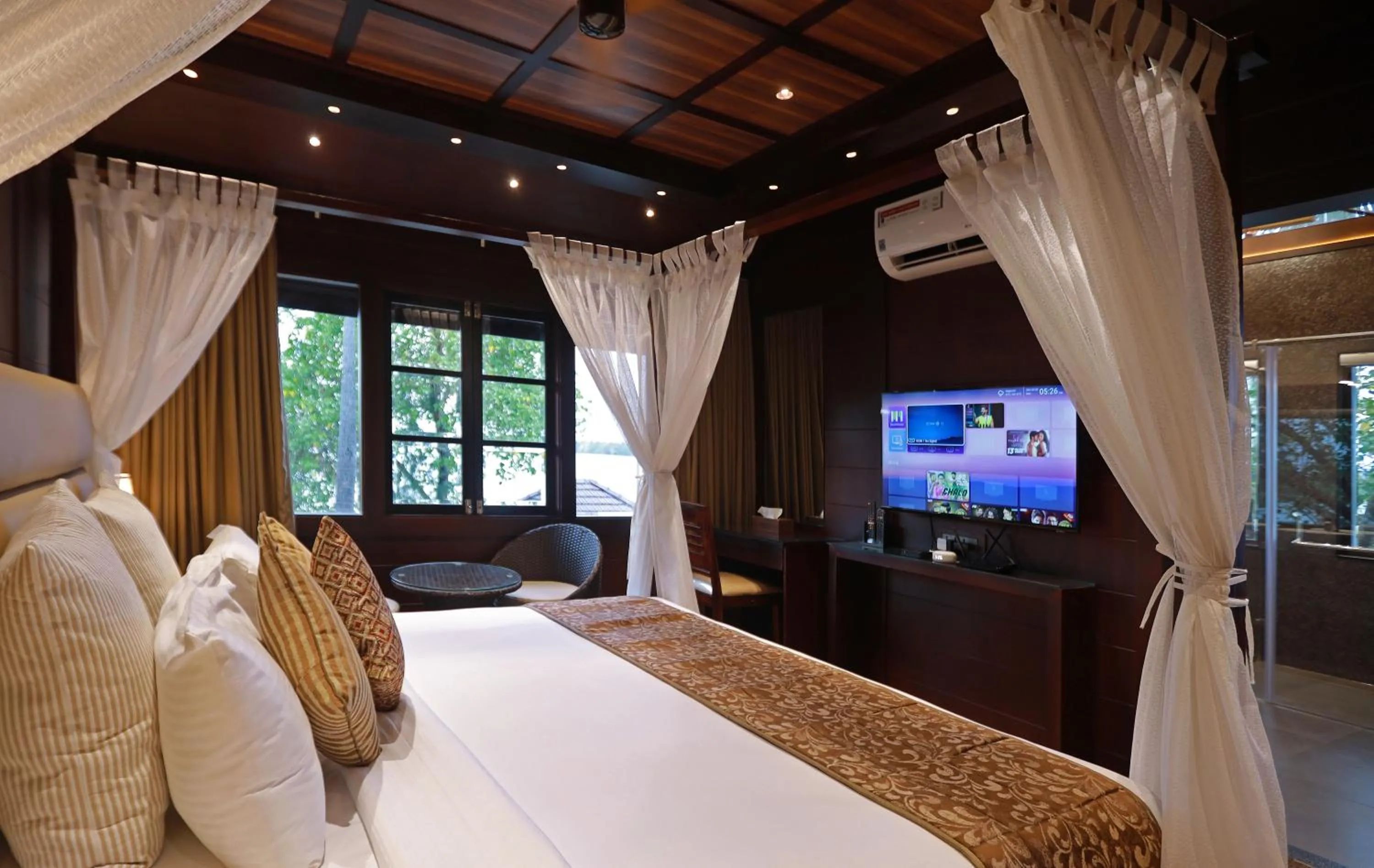 Photo of the whole room, Bed in Maliekal Heritance Cherai Beach Cochin