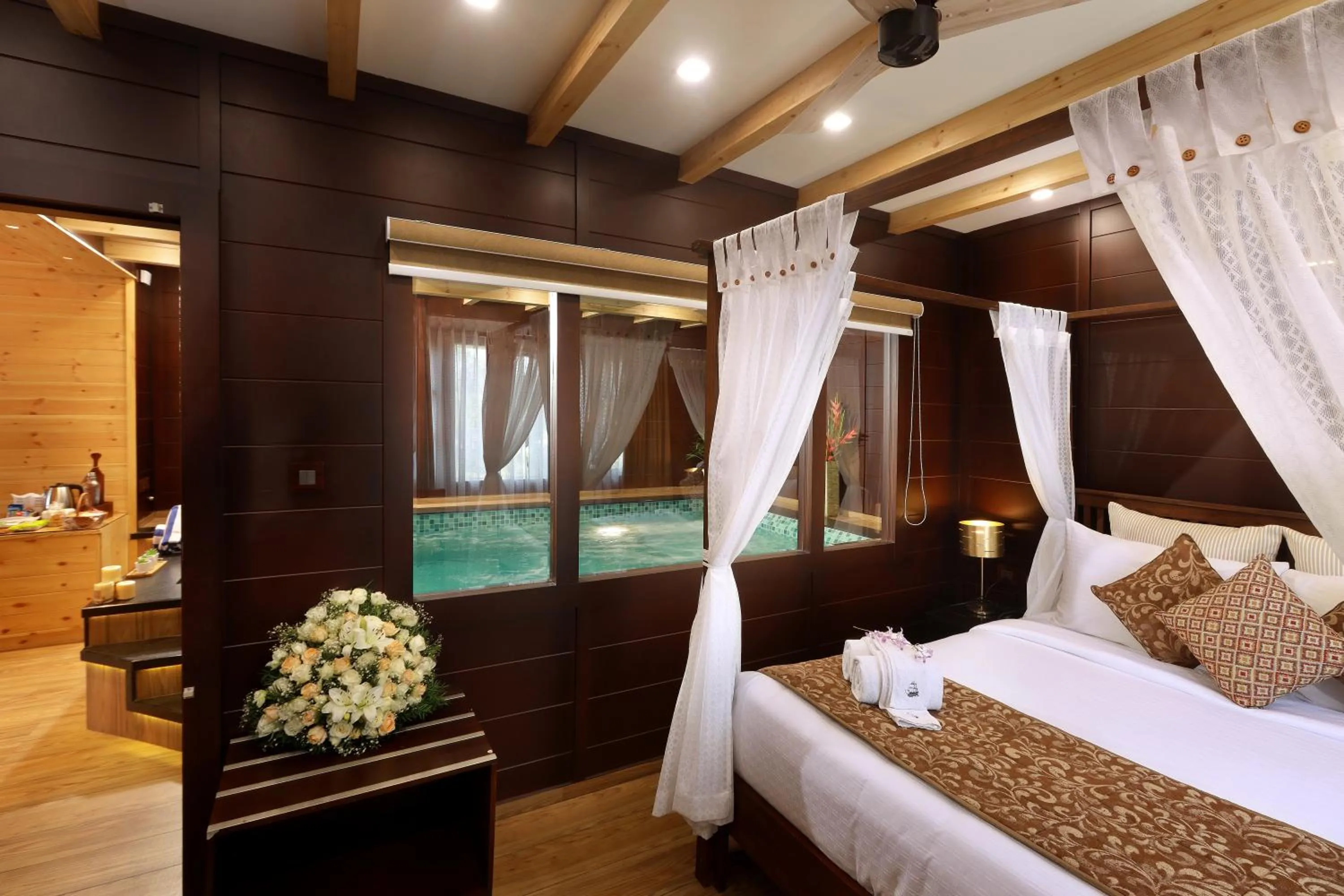 Photo of the whole room, Bed in Maliekal Heritance Cherai Beach Cochin