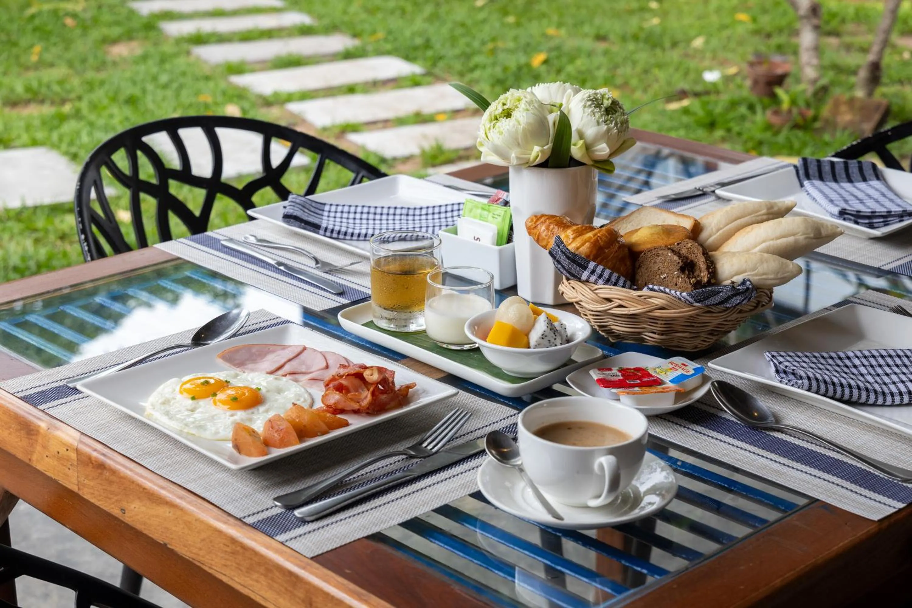 Breakfast in Atoh's Maison