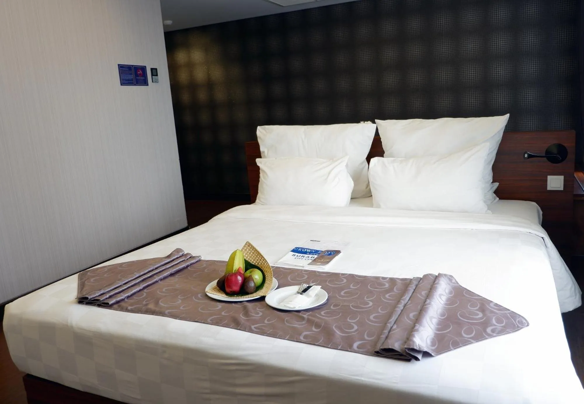 Bedroom, Bed in CROWN PRINCE Hotel Surabaya Managed by Midtown Indonesia