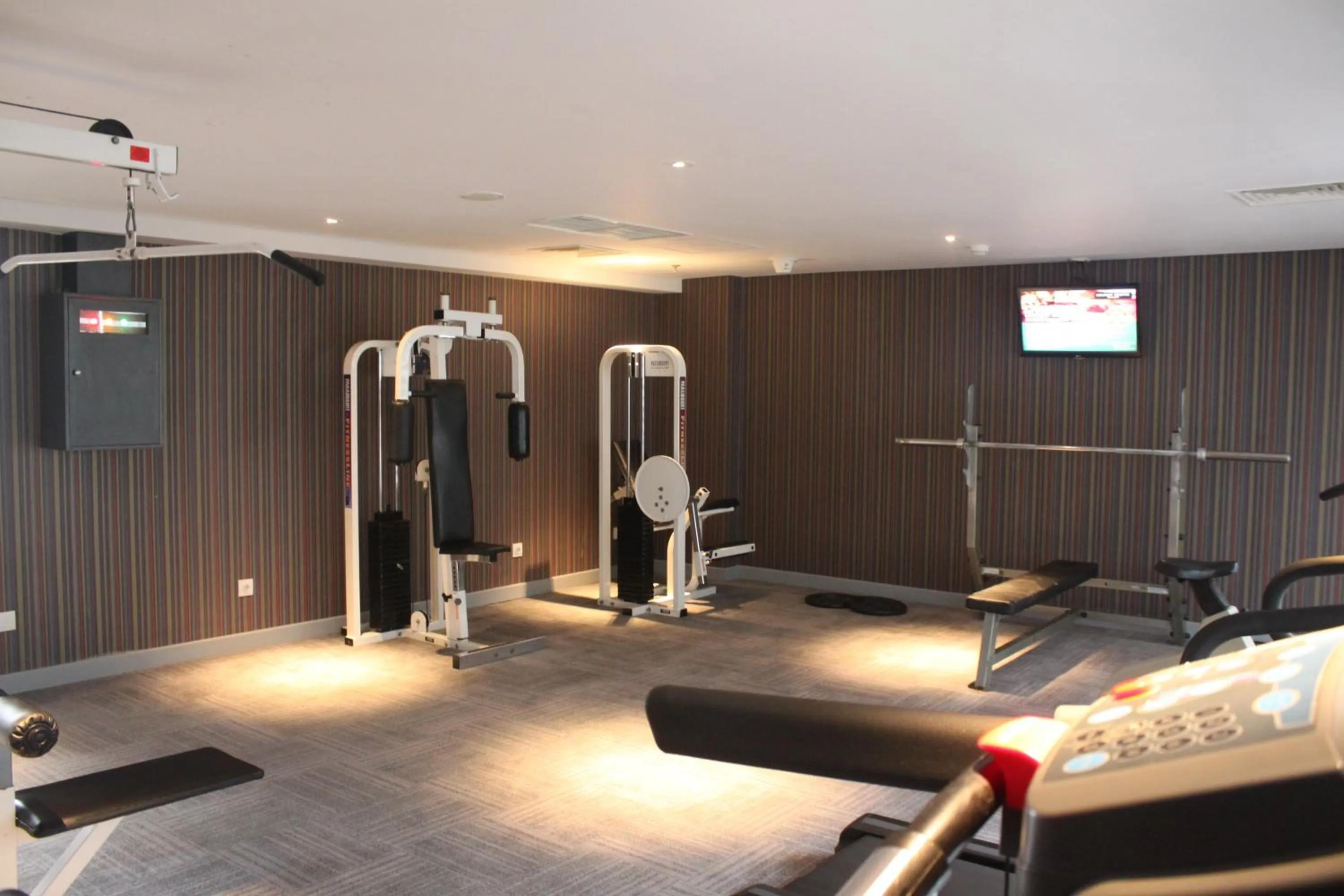 Fitness centre/facilities in CROWN PRINCE Hotel Surabaya Managed by Midtown Indonesia