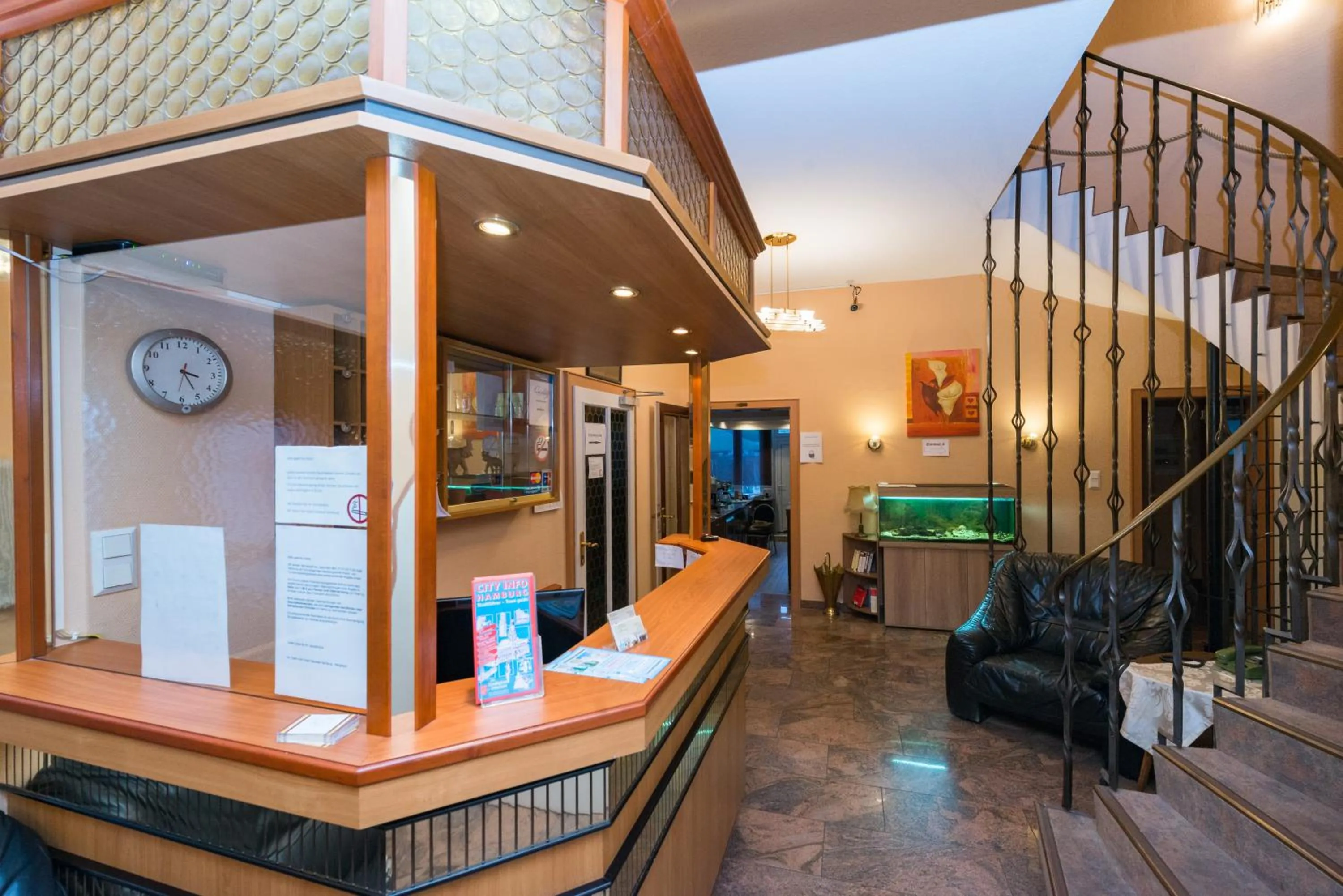 Lobby or reception in Hotel Hanseat Hamburg - Free Parking