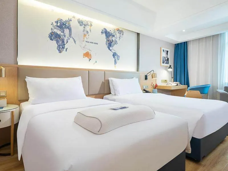 Bed in Kyriad Marvelous Hotel Dongguan Changan Light Rail Station