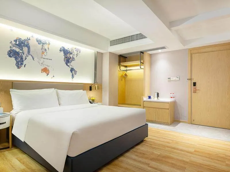 Bed in Kyriad Marvelous Hotel Dongguan Changan Light Rail Station