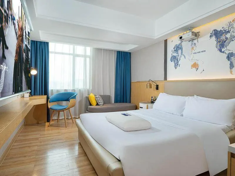 Bed in Kyriad Marvelous Hotel Dongguan Changan Light Rail Station