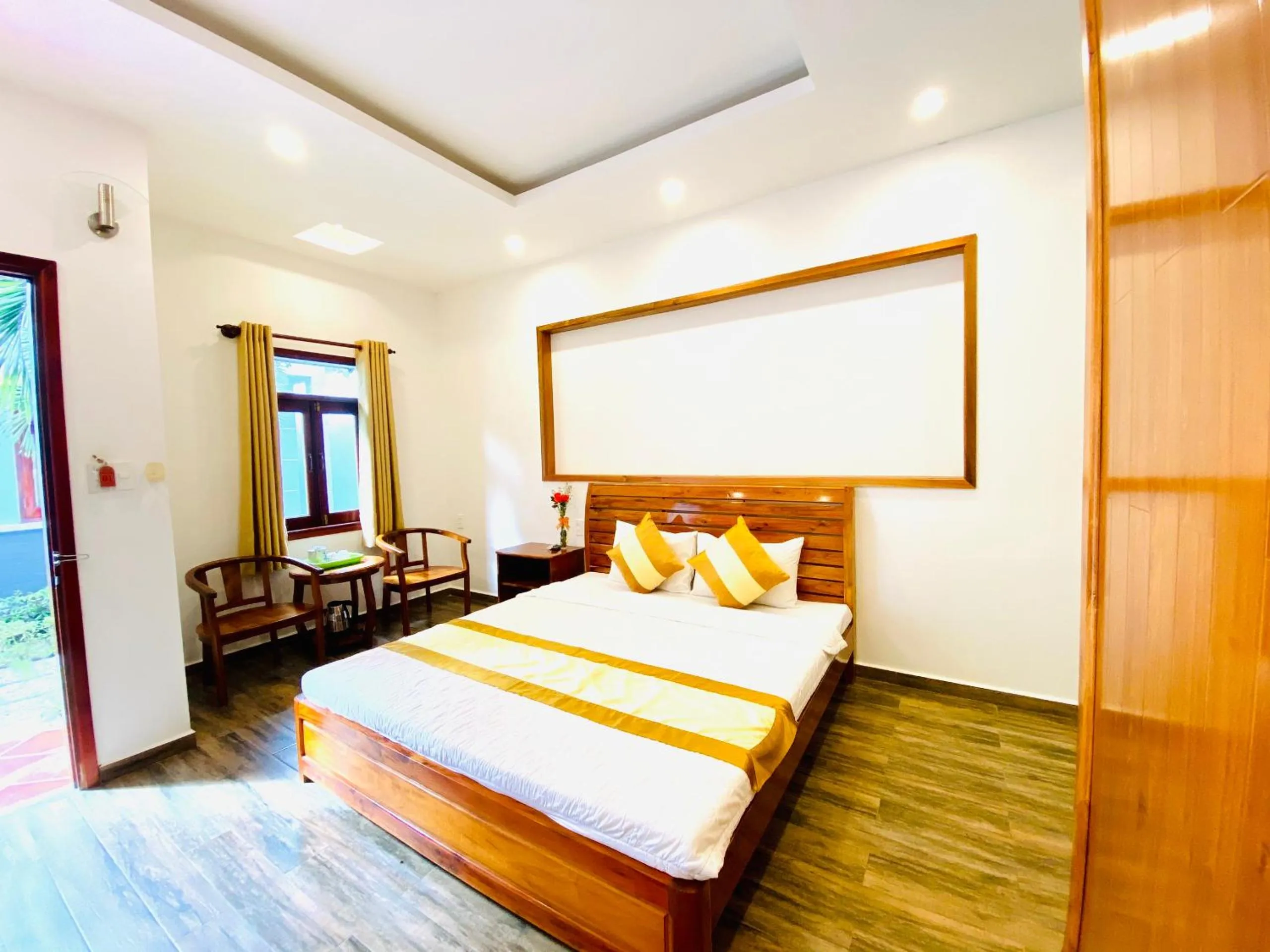 Photo of the whole room, Bed in Dong Xuan Hong Hotel