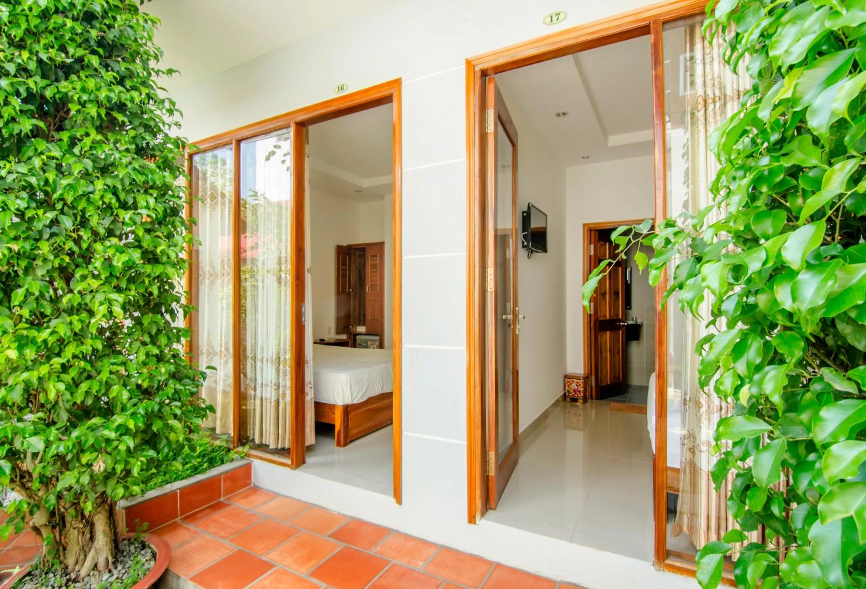 Floor plan, Bed in Dong Xuan Hong Hotel