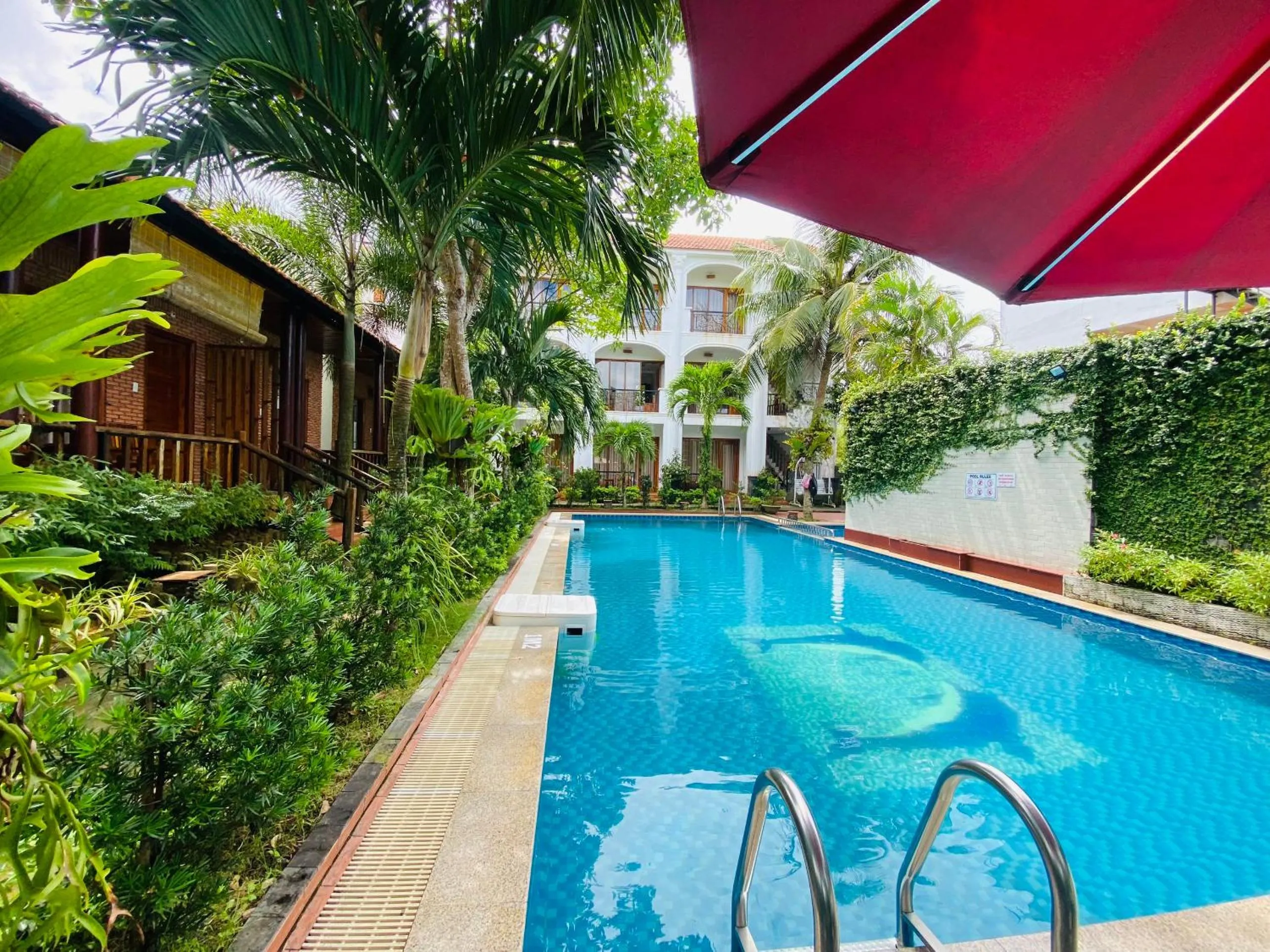 Property building in Dong Xuan Hong Hotel