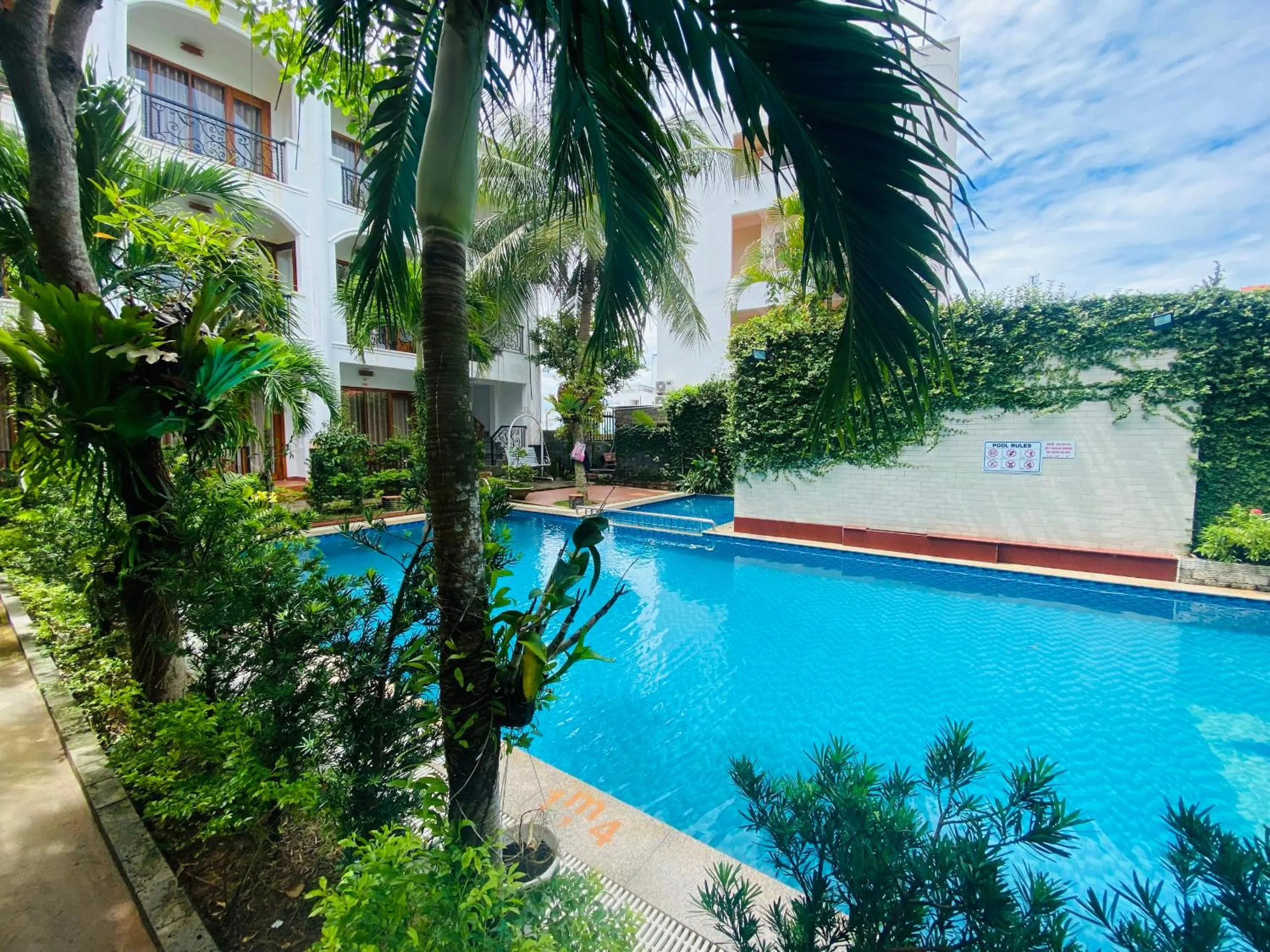 Swimming pool in Dong Xuan Hong Hotel