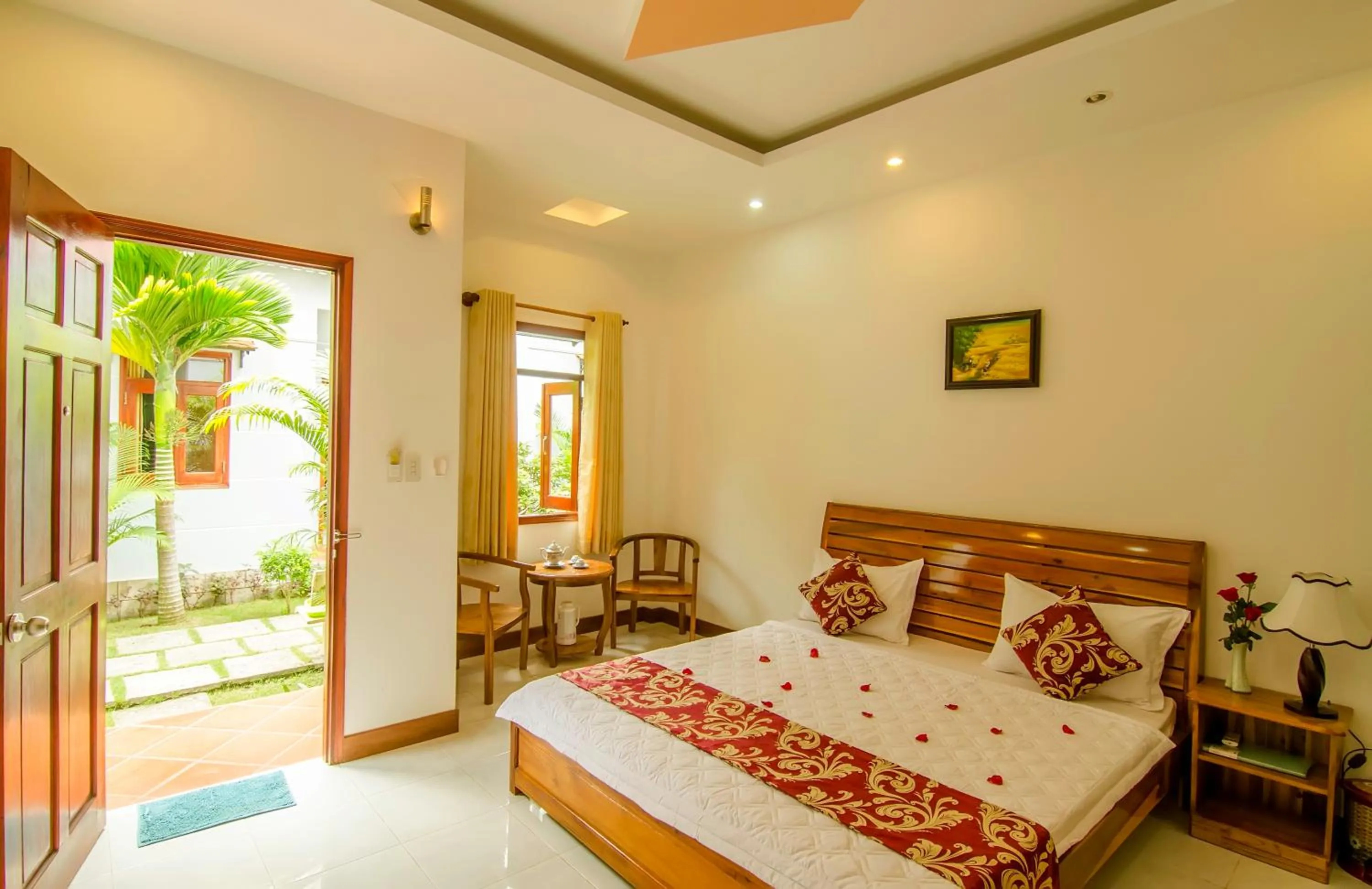 Photo of the whole room, Bed in Dong Xuan Hong Hotel