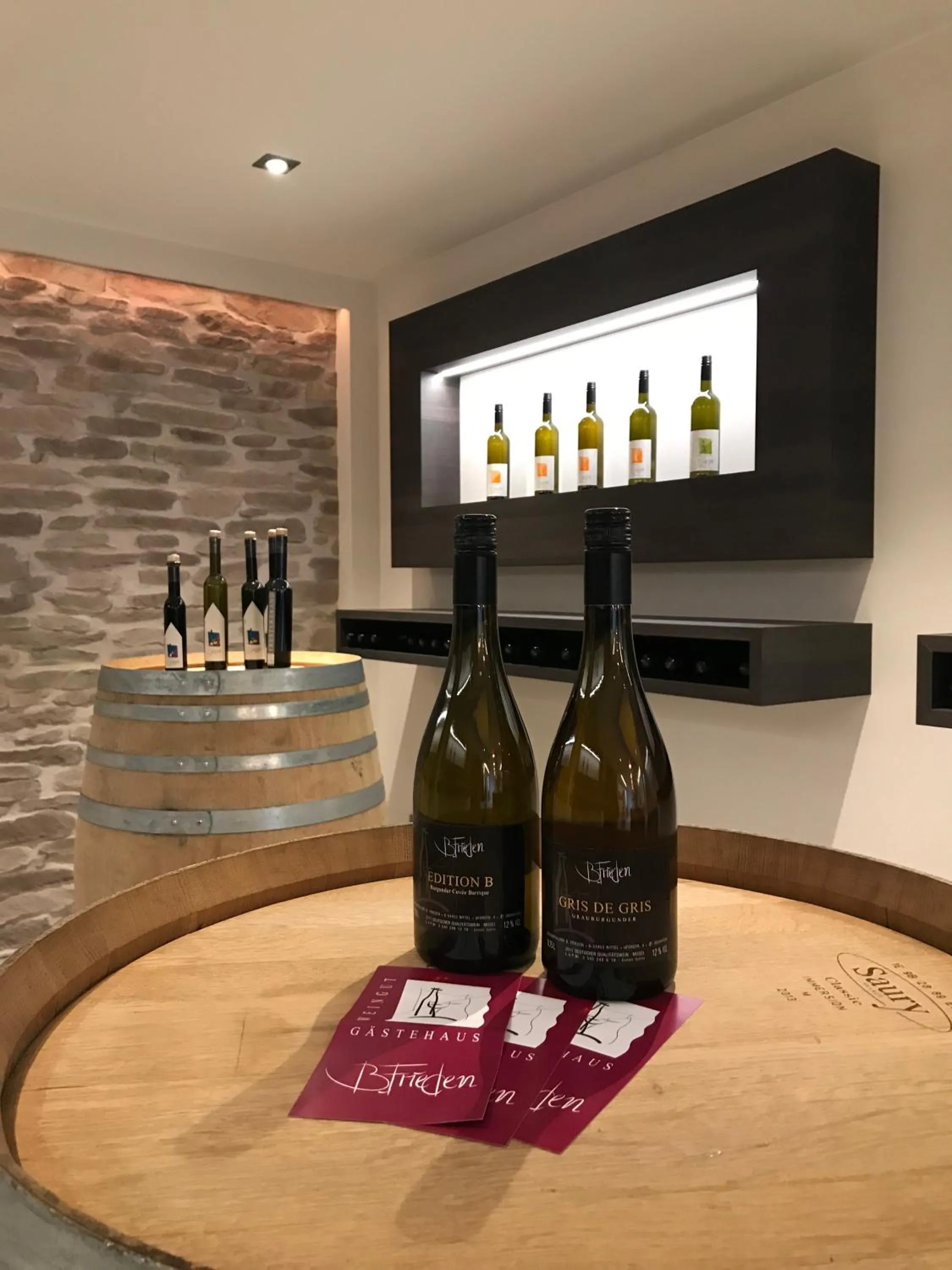 Lounge or bar in Gästehaus und Weingut Bernd Frieden
