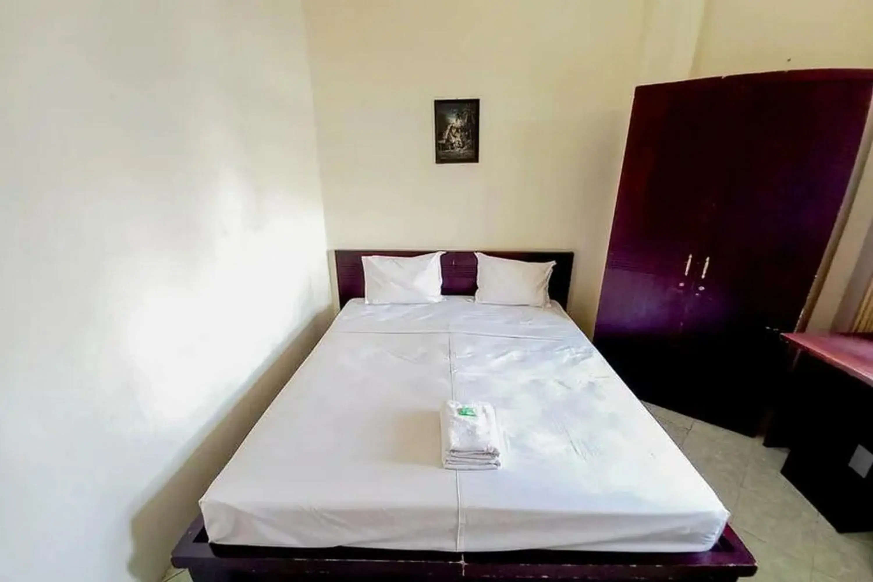 Superior Double Room in Graha Ara Homestay Syariah RSUD Dr Soetomo Surabaya Mitra RedDoorz Superior Double Room in Graha Ara Homestay Syariah RSUD Dr Soetomo Surabaya Mitra RedDoorz